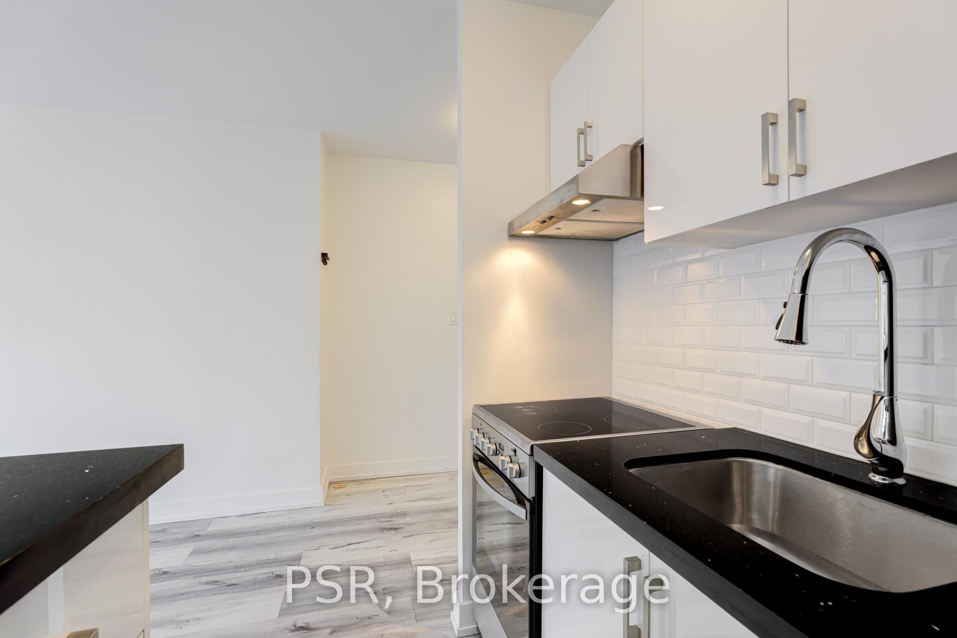 256 Sherbourne Street Unit 306 photo 9