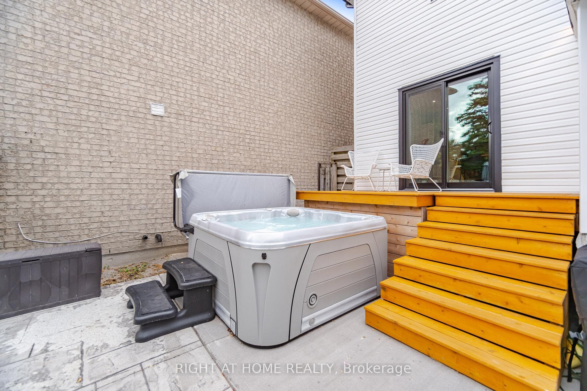 18 Vanbrugh Avenue photo 39