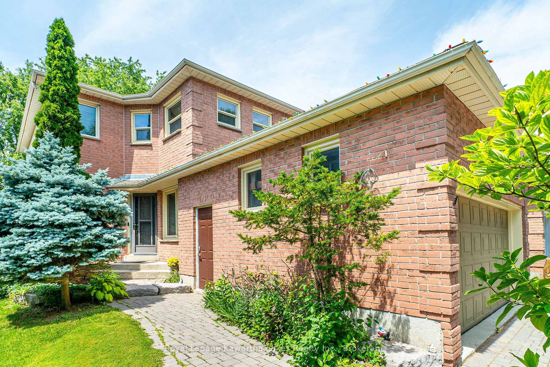 38 Lipton Crescent photo 3