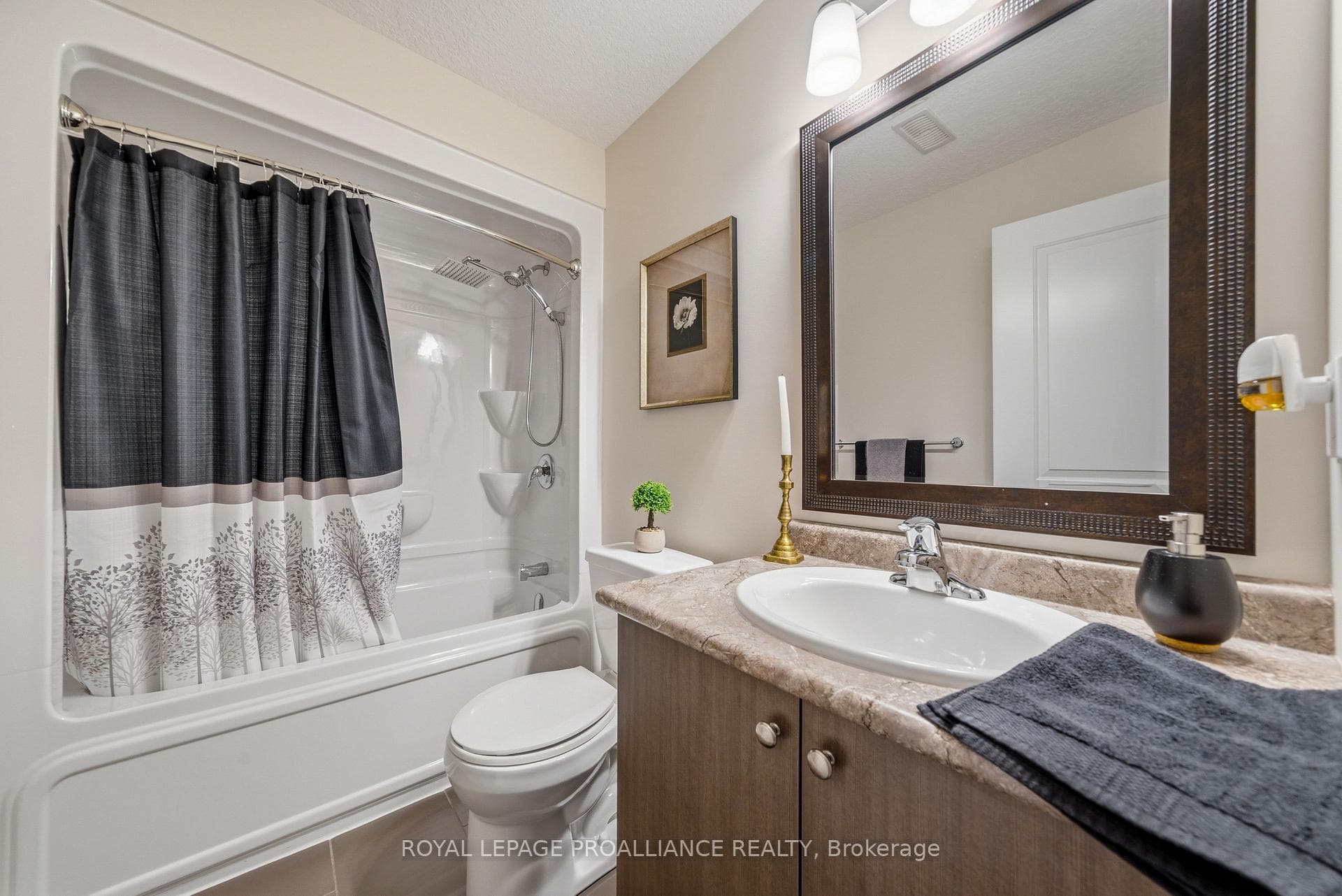 12 Cortland Crescent photo 24