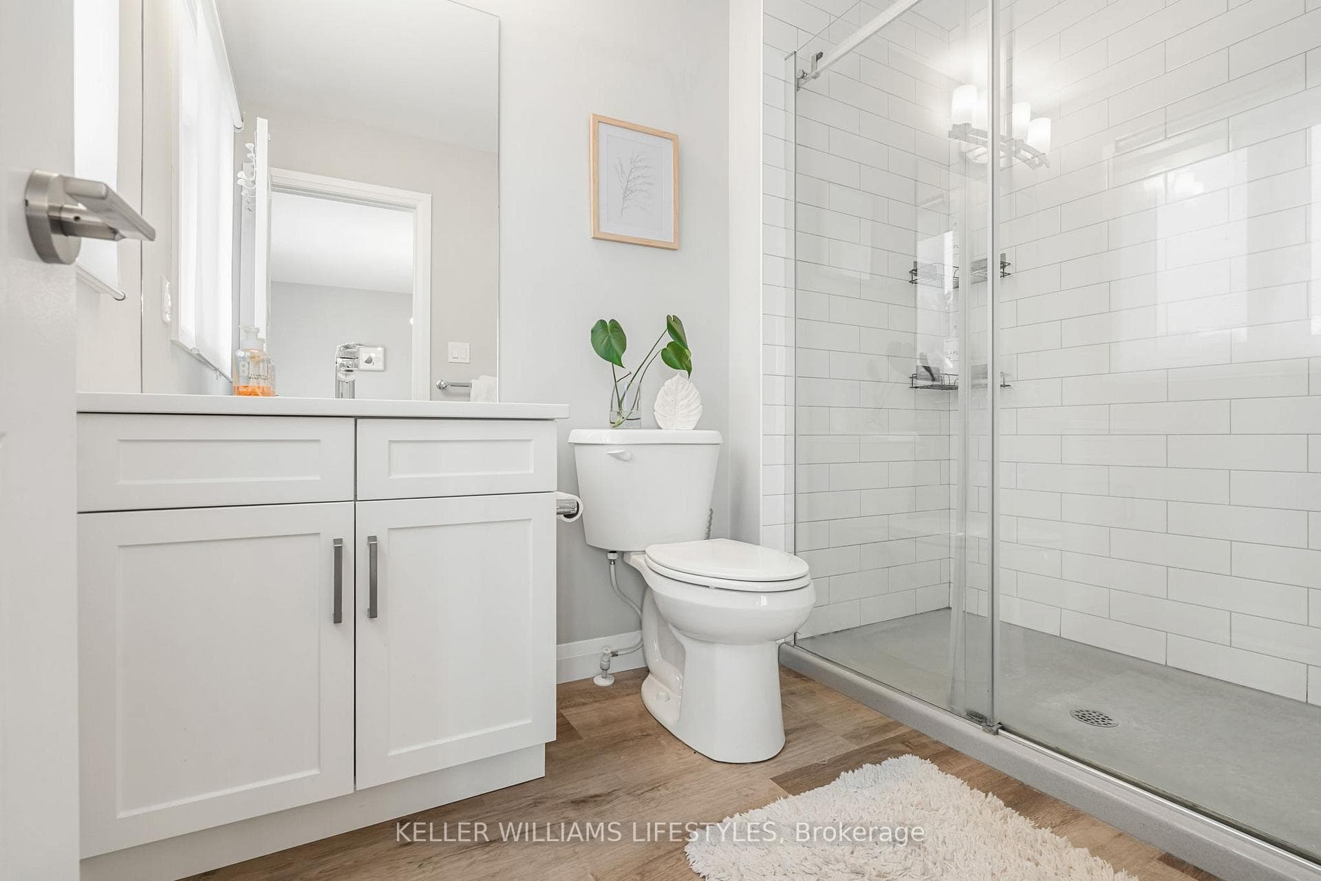 Ensuite to primary bedroom