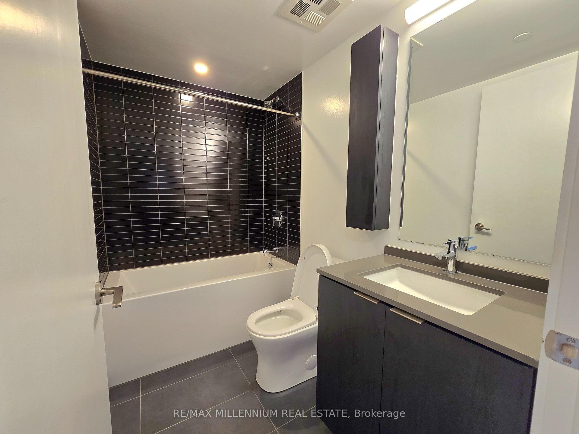 86 DUNDAS Street Unit 401 photo 14