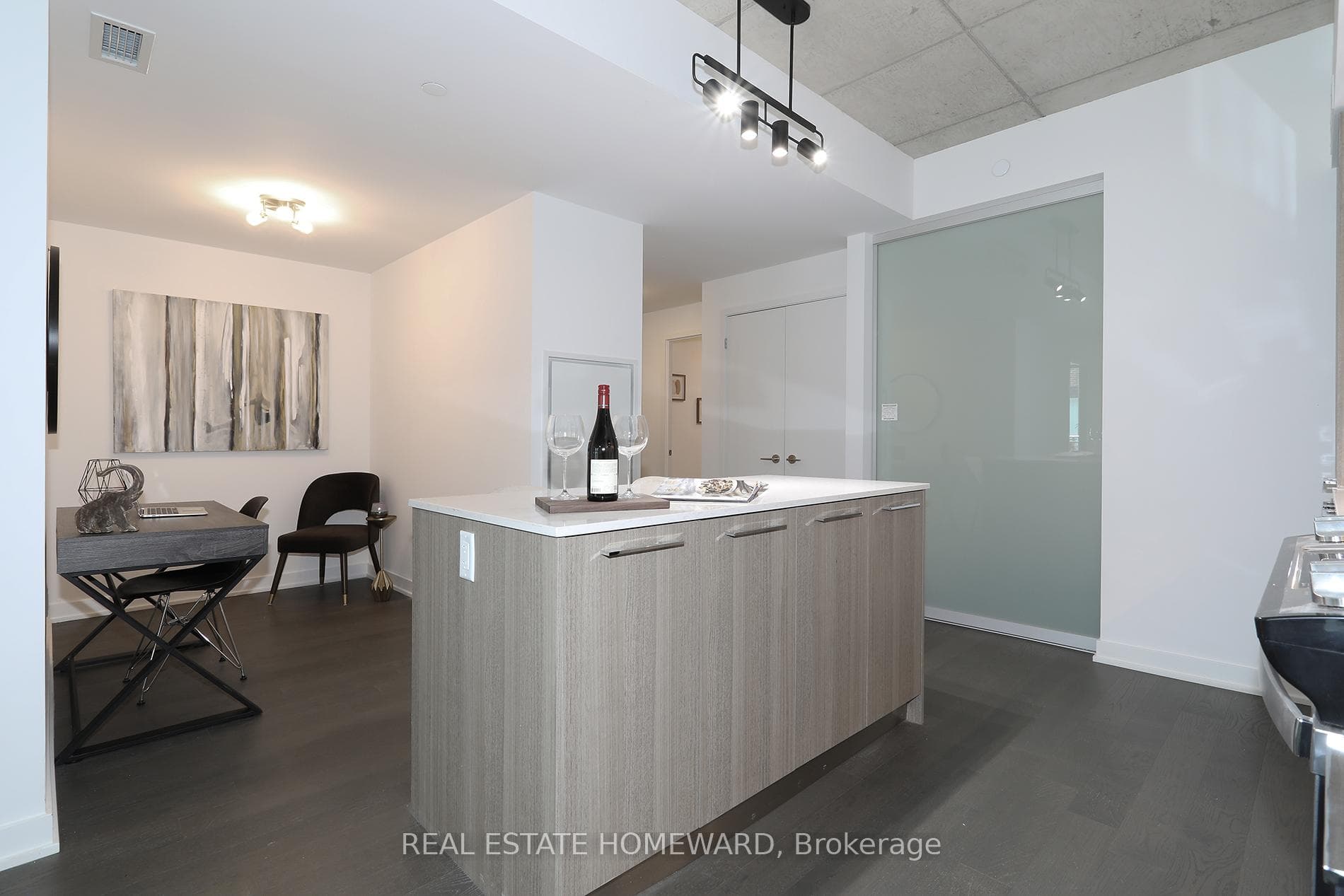 665 Queen Street Unit 414 photo 8