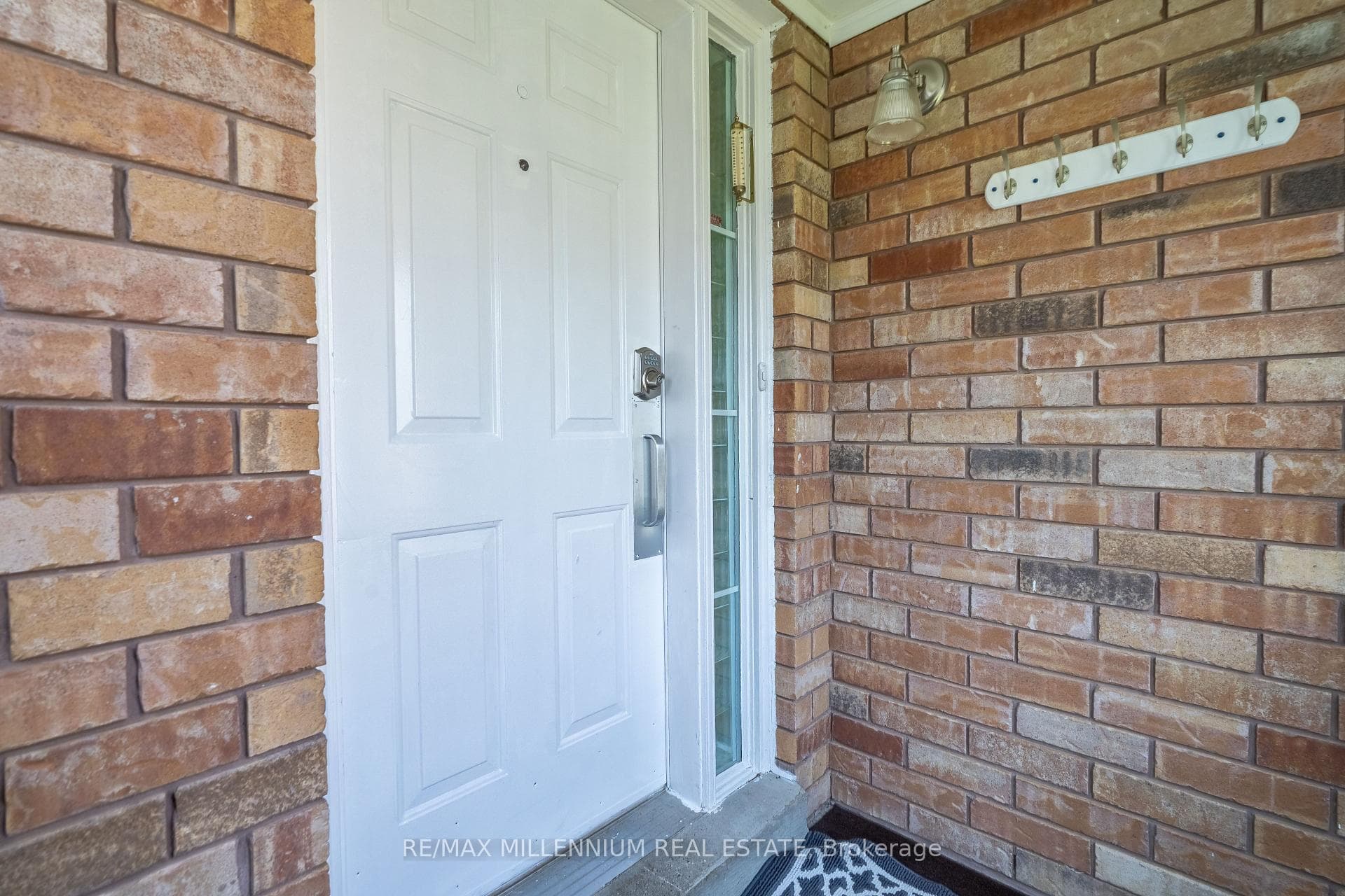 2 Rundle Crescent photo 4