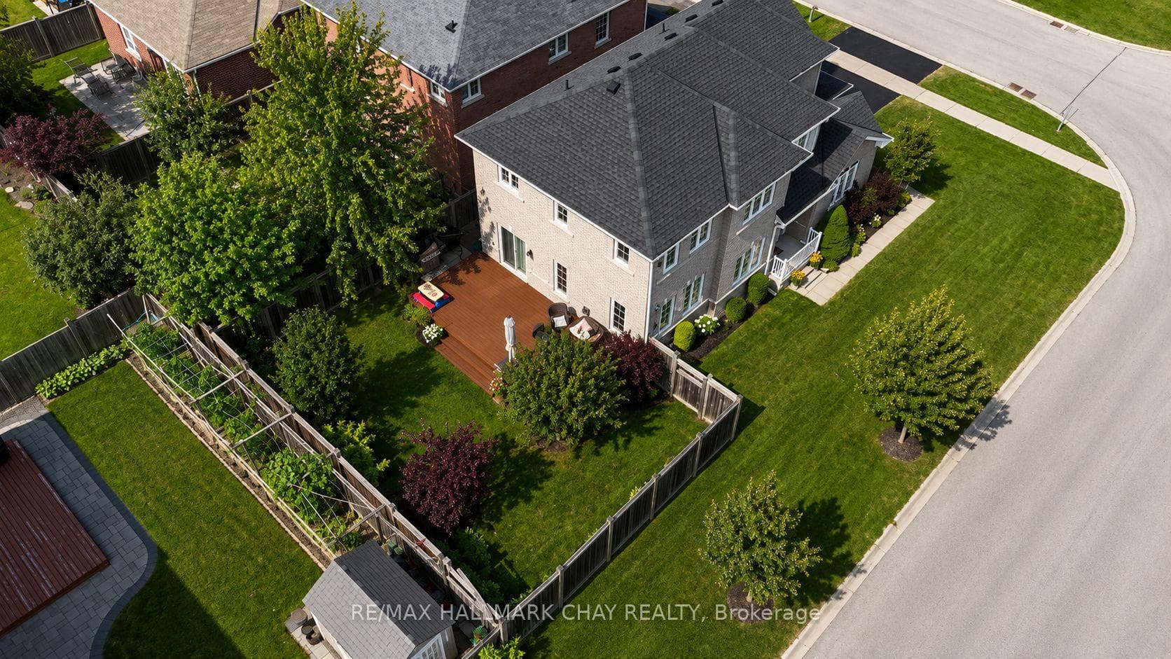 2 Versailles Crescent photo 26