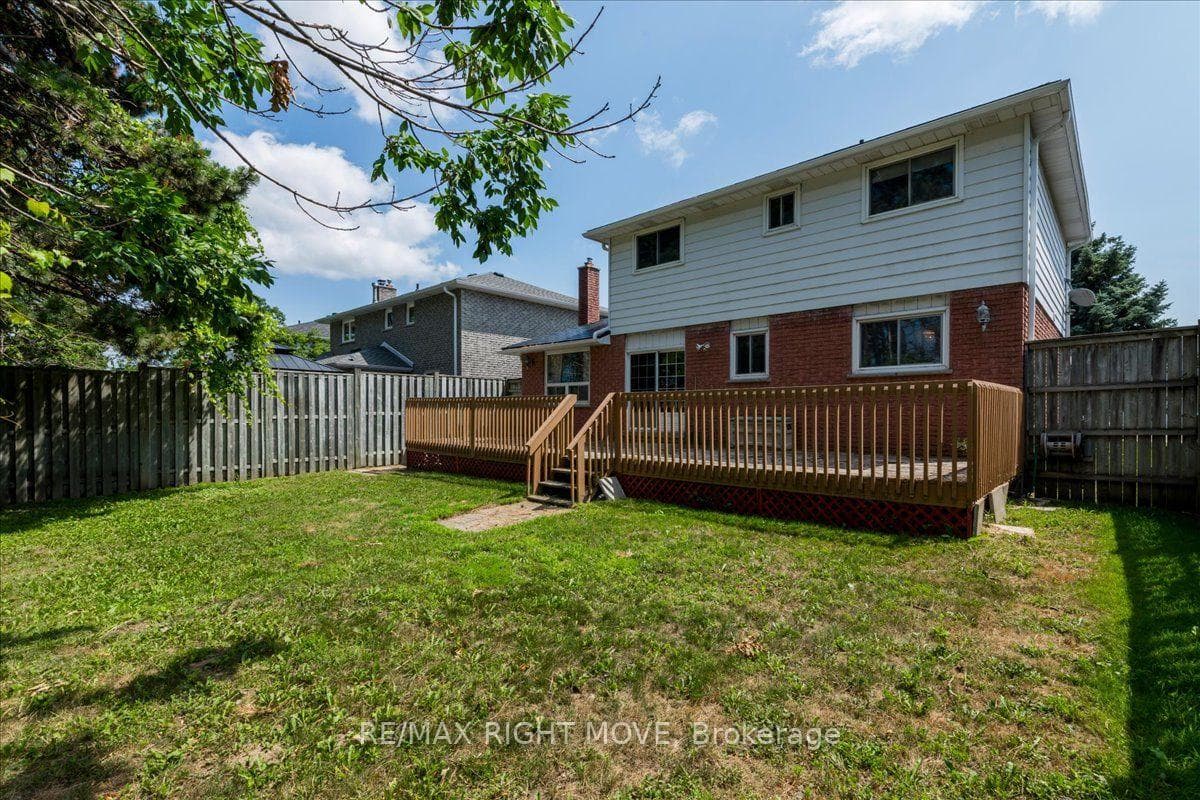 55 Laurentian Lane photo 31