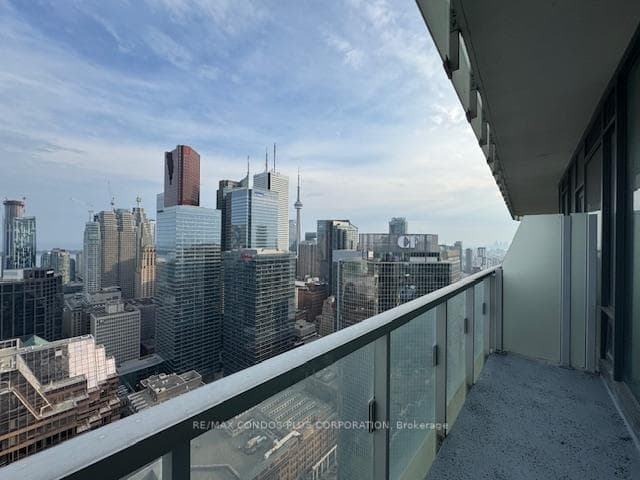 197 Yonge Street Unit 4507 photo 9