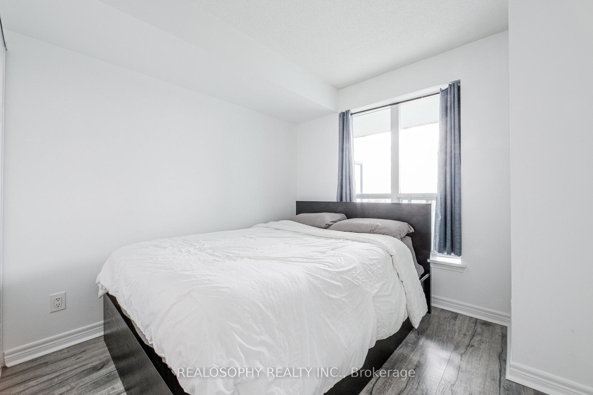 60 Fairfax Crescent Unit 421 photo 11