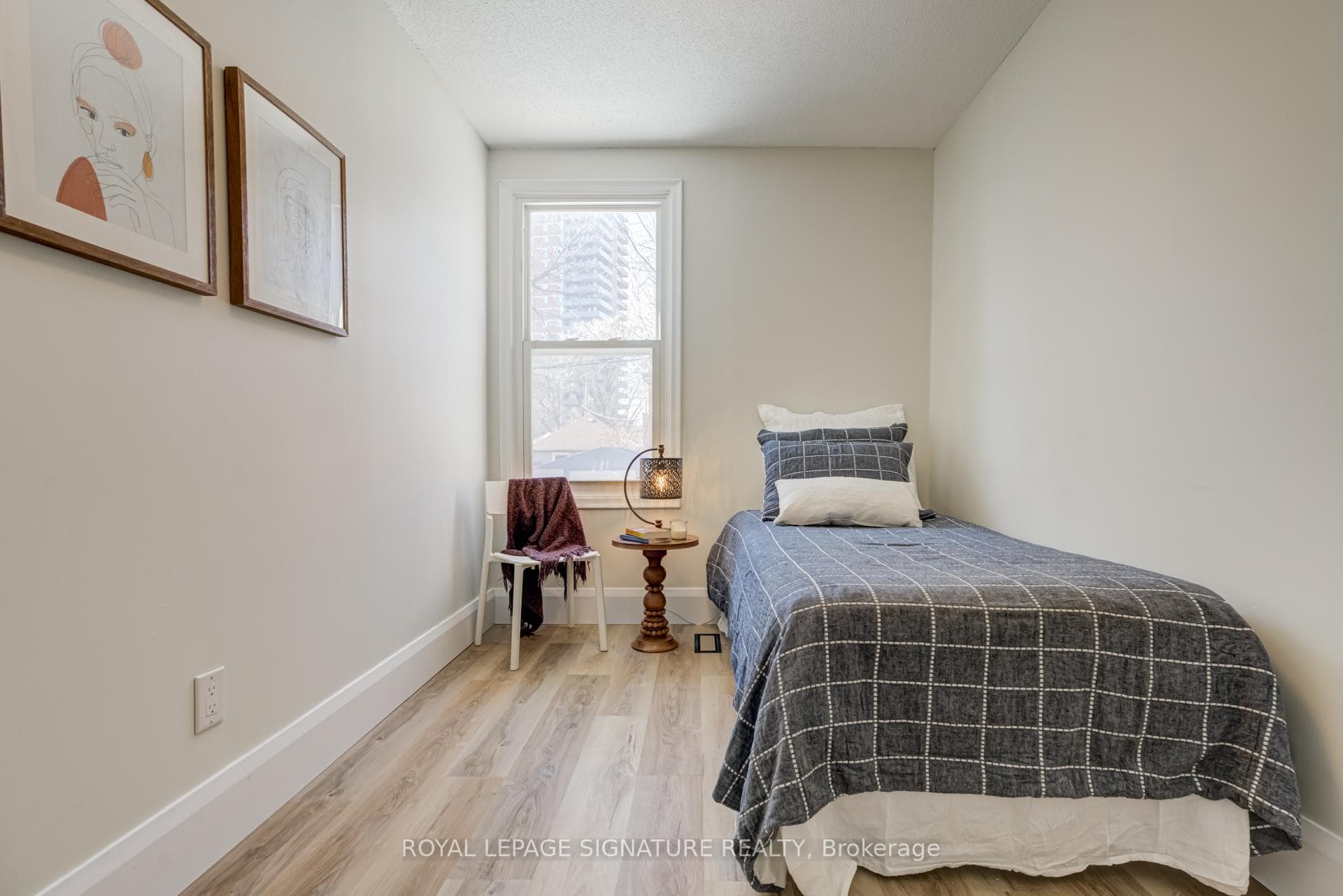 2nd Bedroom (could fit a double bed)