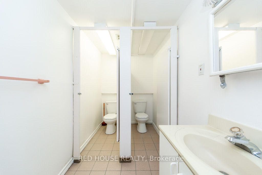 658 Vaughan Road photo 25
