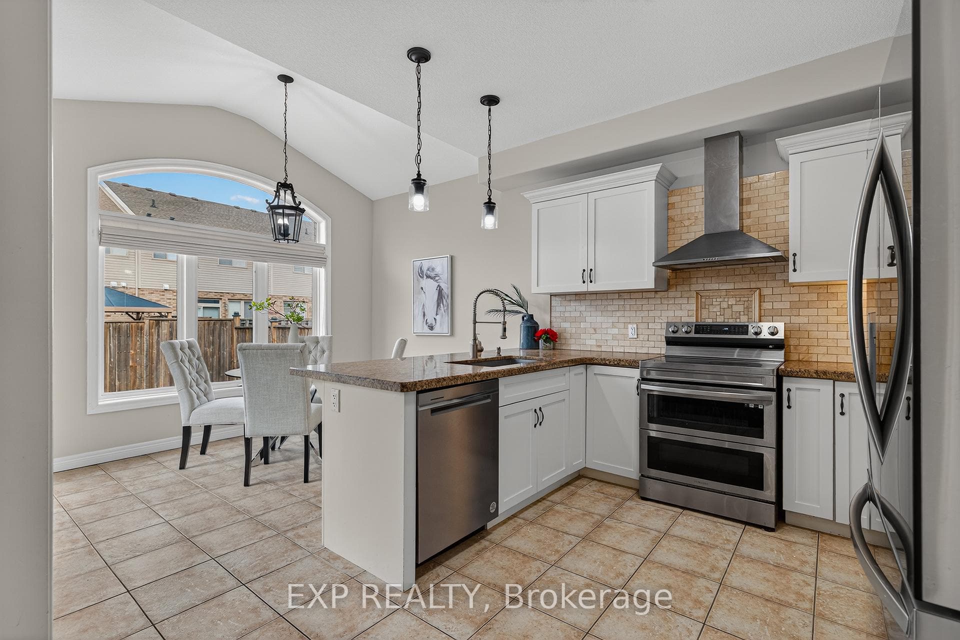 100 Garinger Crescent photo 13