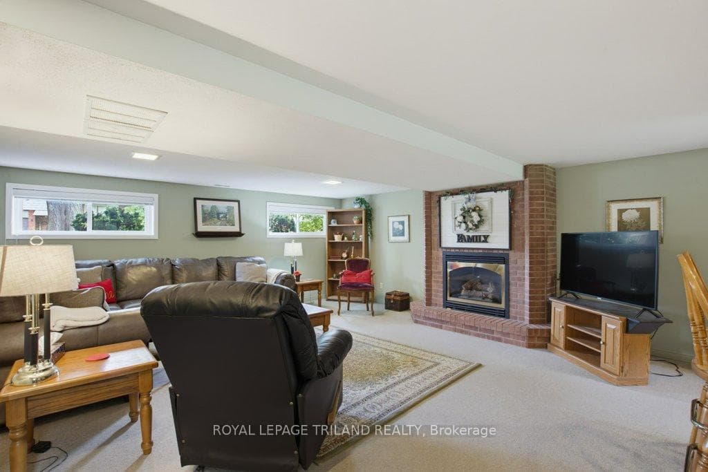 5 Warren Crescent photo 24