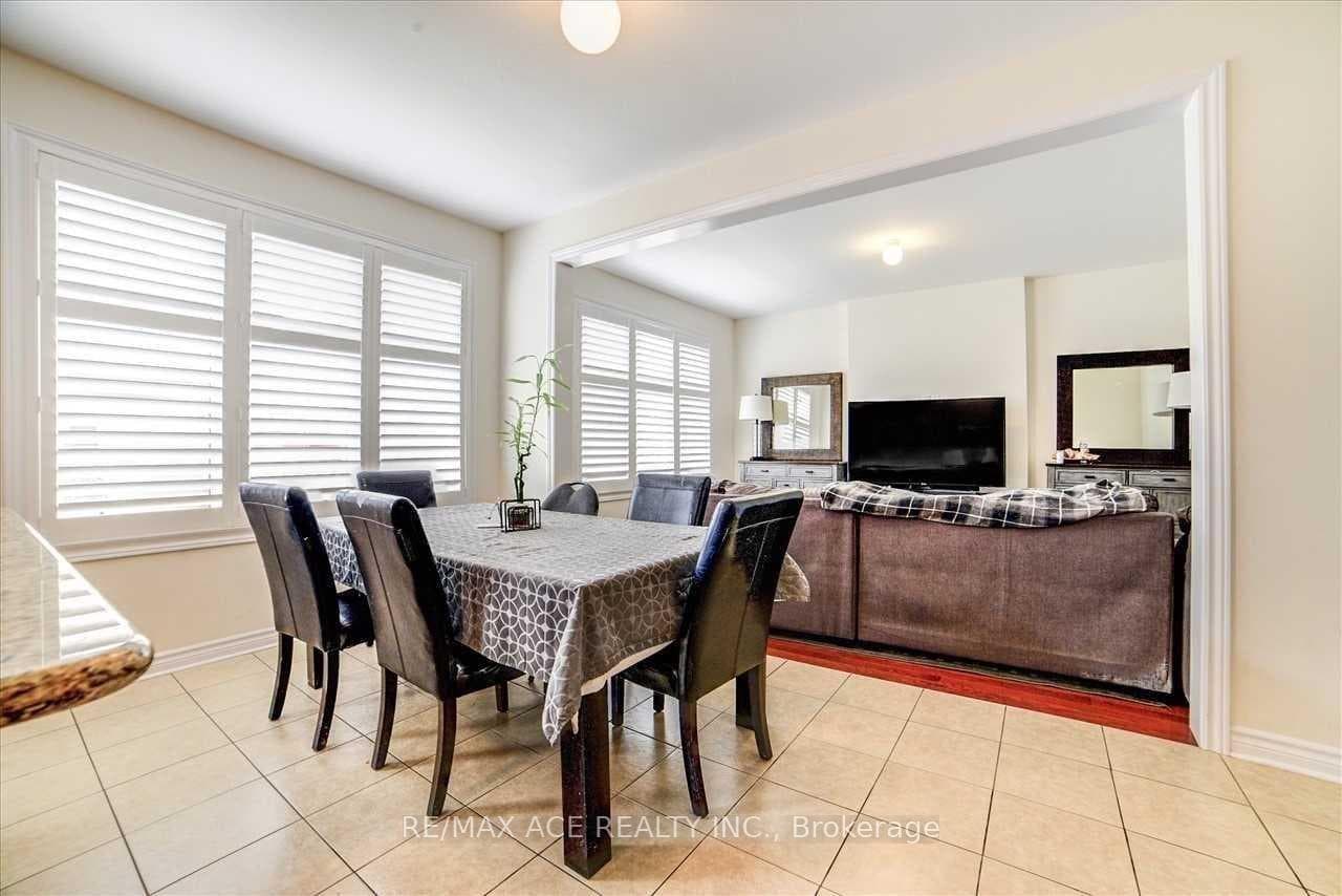 26 Newhouse Boulevard photo 12