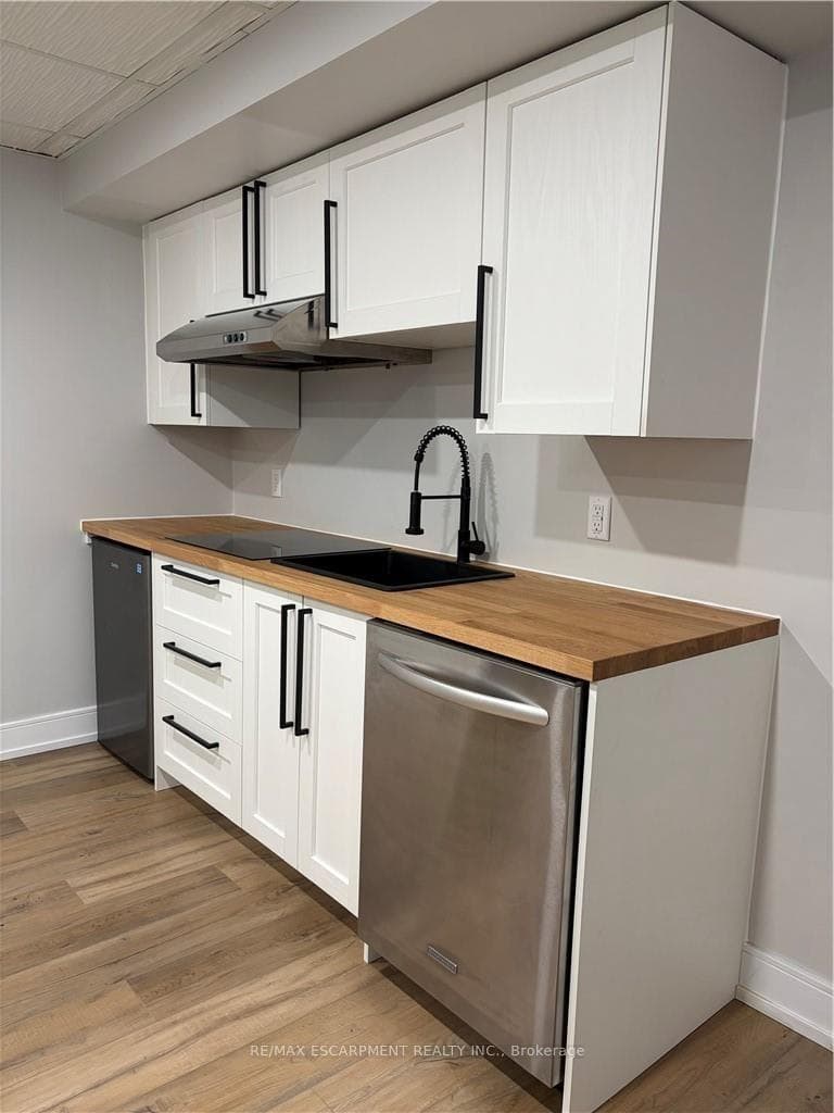 397 Caithness Street photo 37