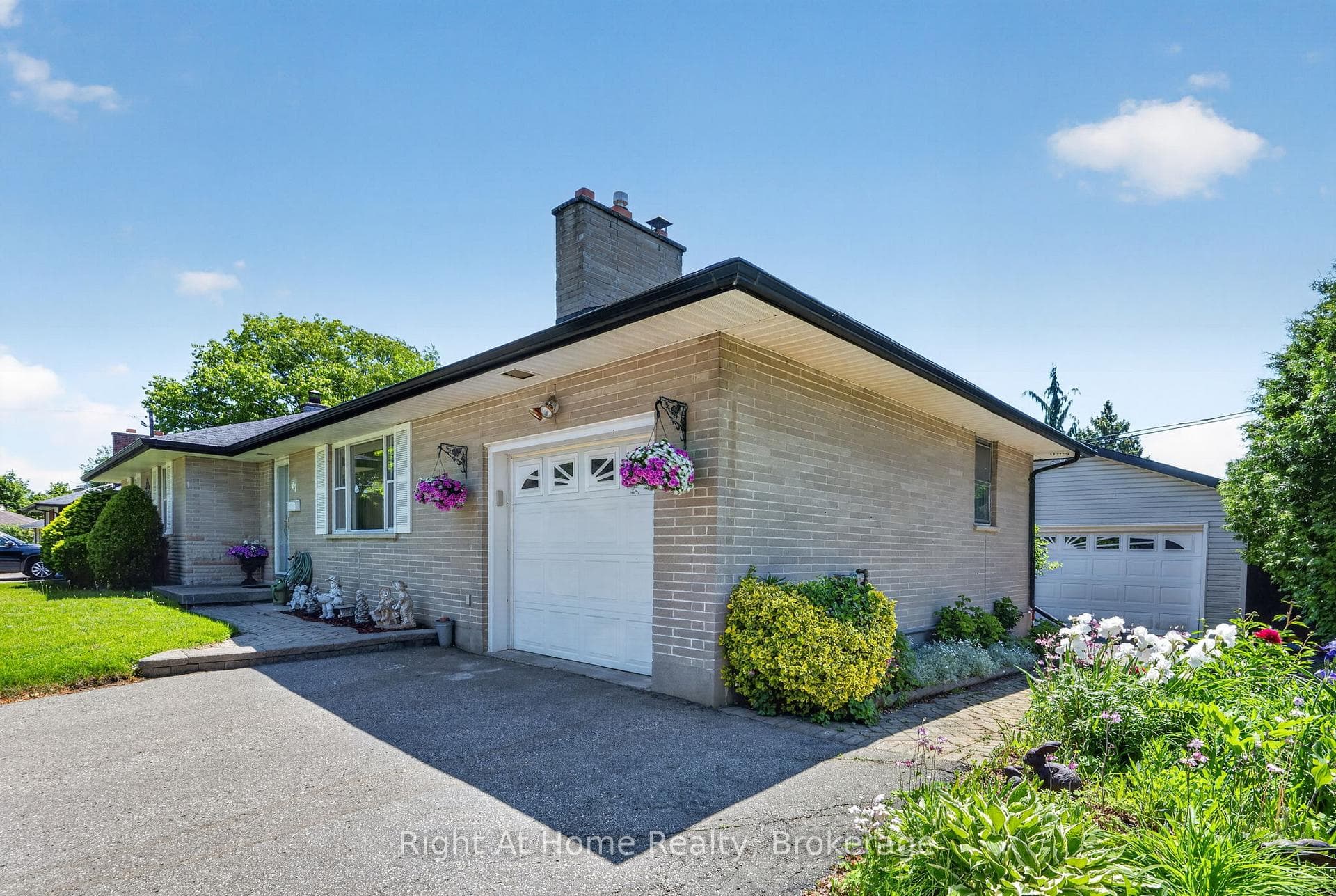 47 Churchill Avenue photo 3