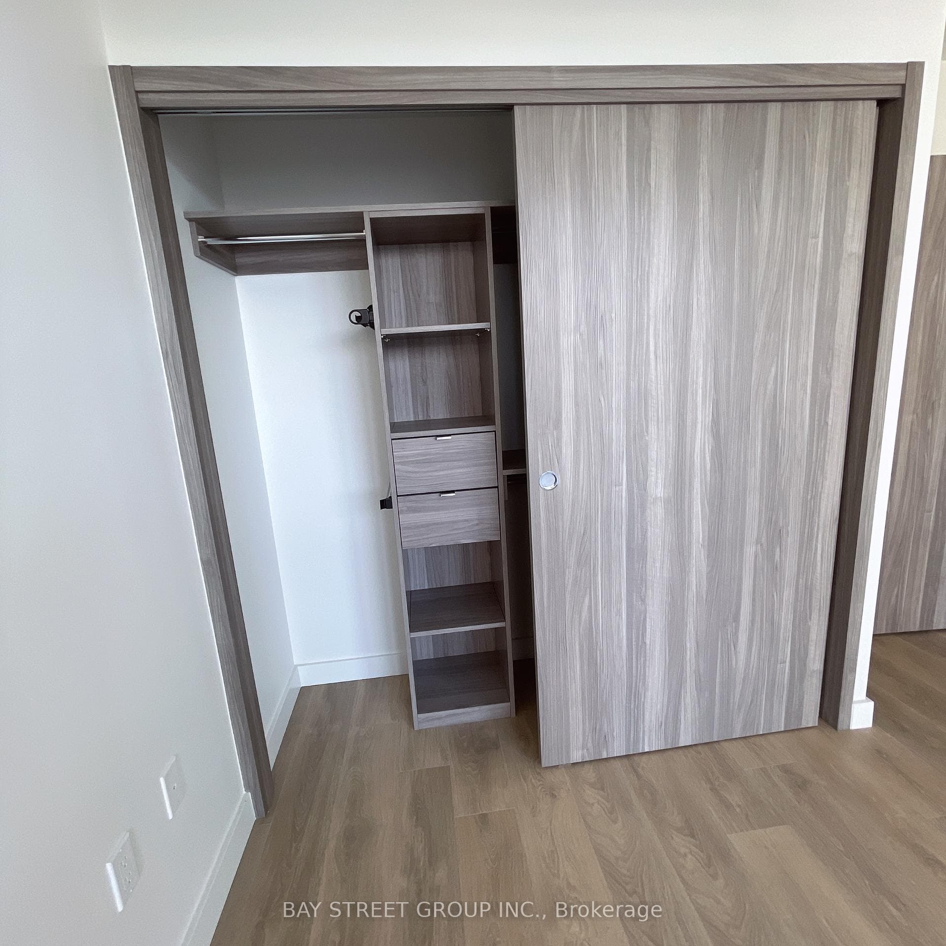 85 Mcmahon Drive Unit 507 photo 13