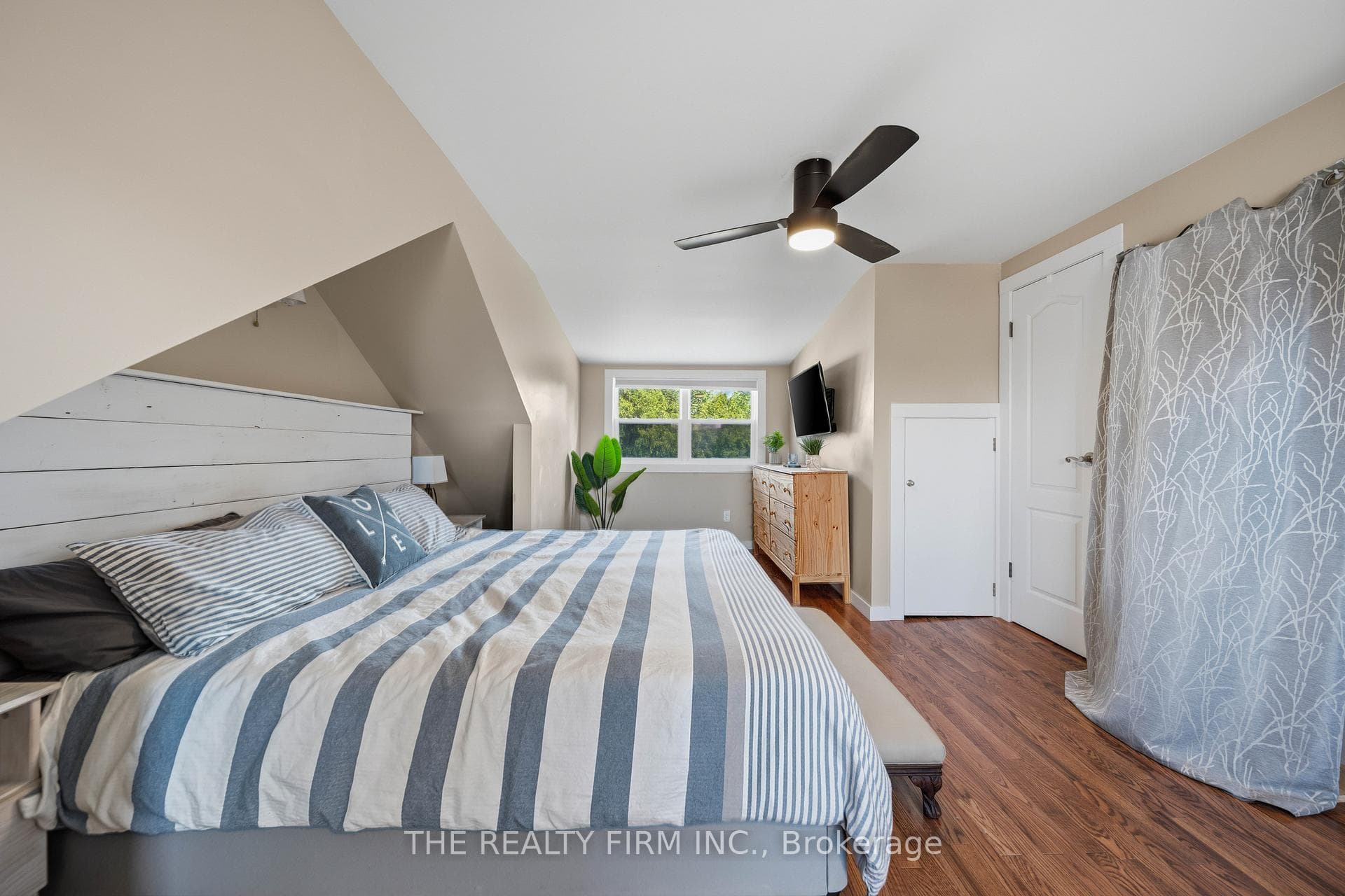 599 John Street photo 34