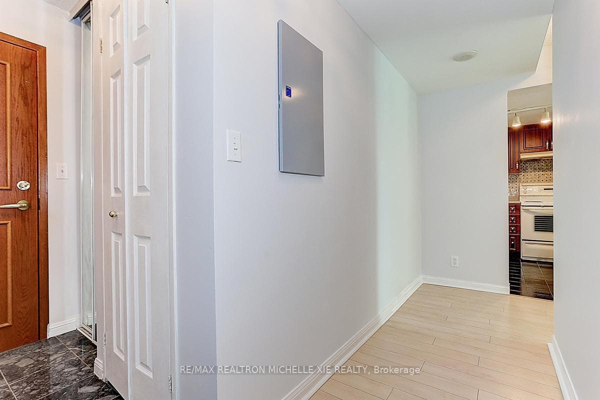 8 Lee Centre Drive Unit Unit503 photo 9