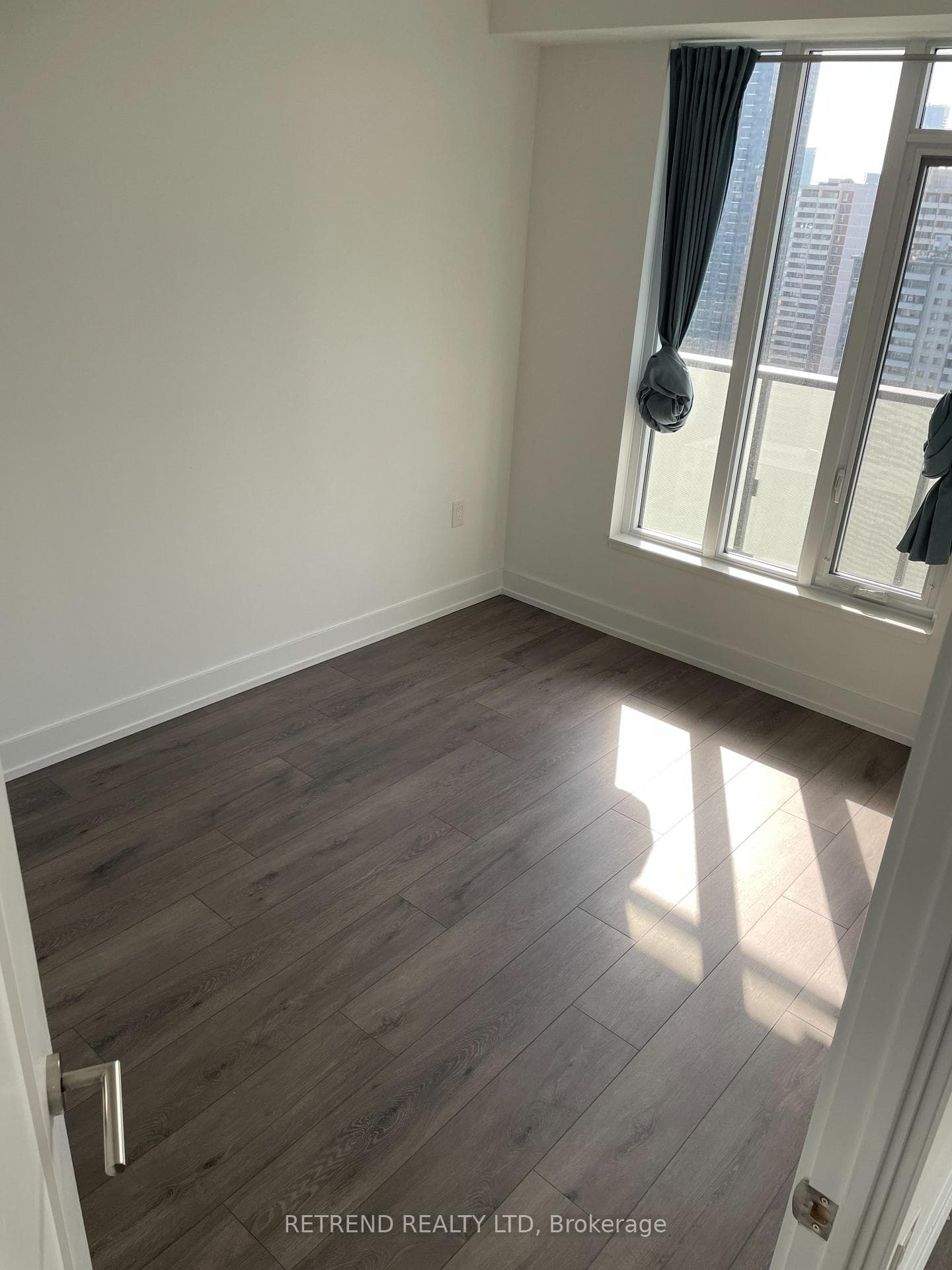 575 Bloor Street Unit 2409 photo 17