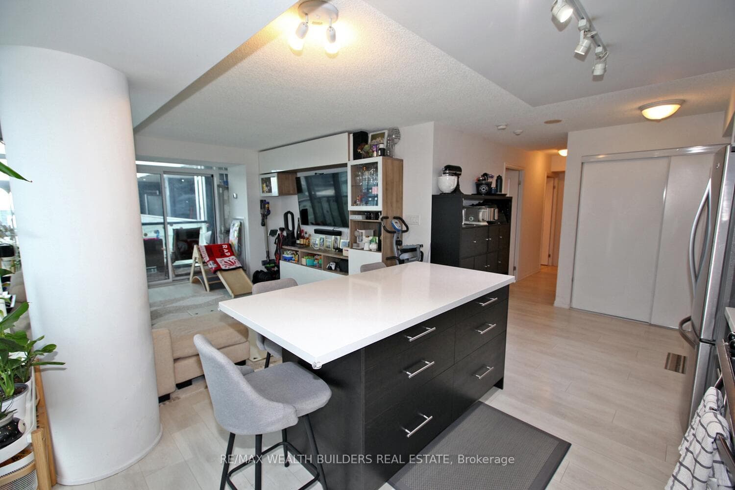 400 Adelaide Street Unit 2322 photo 10