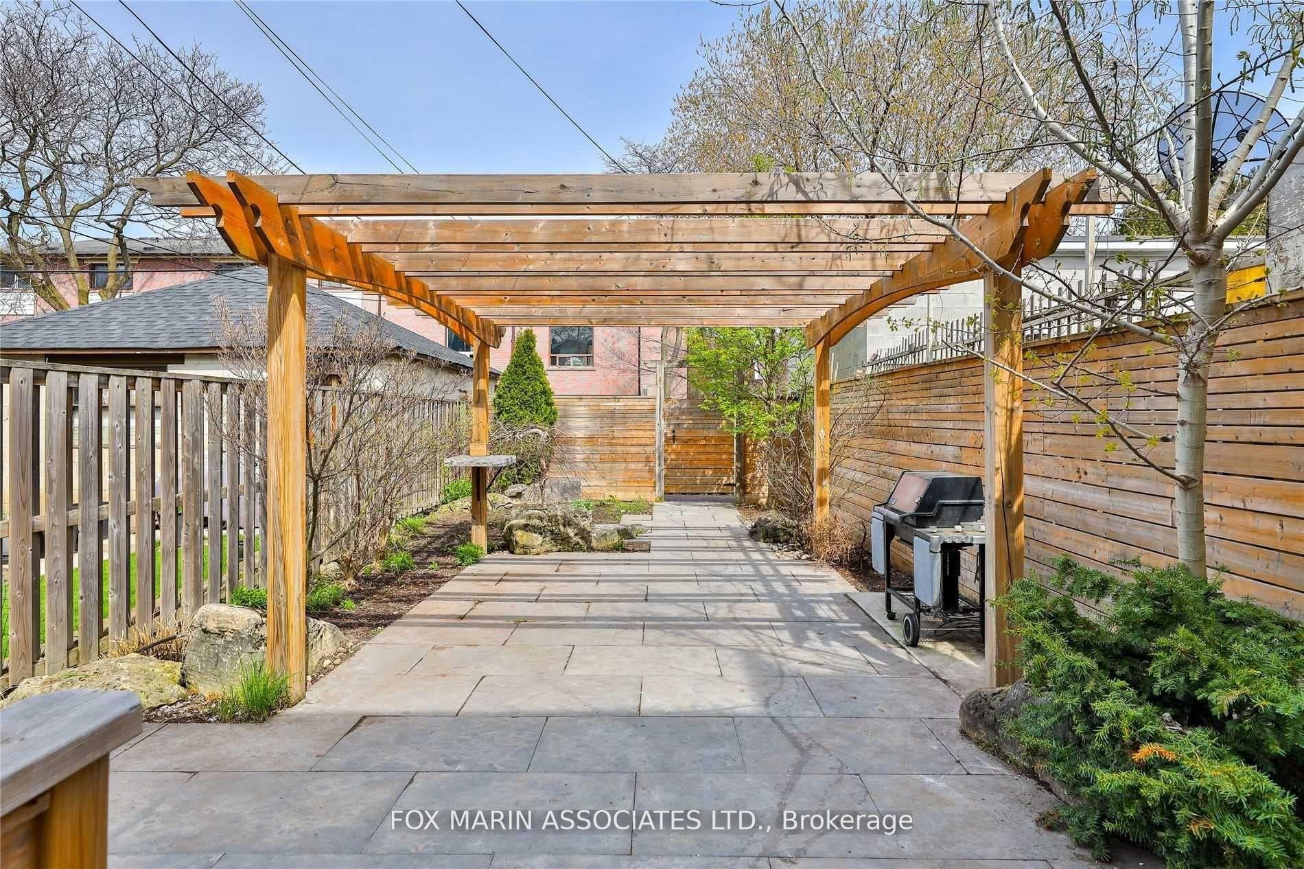 213 Grace Street photo 36