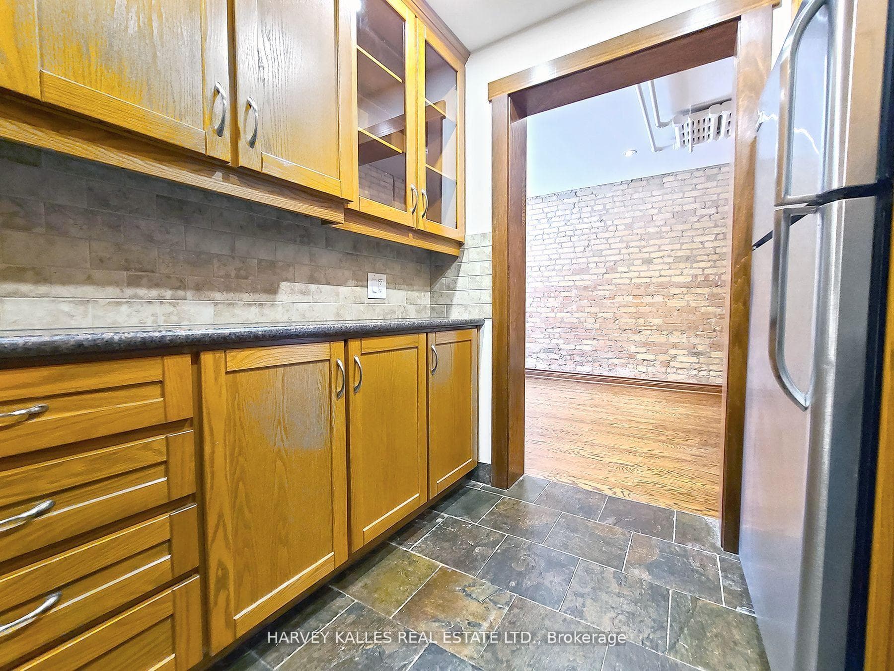 510 Jarvis Street Unit 14 photo 5