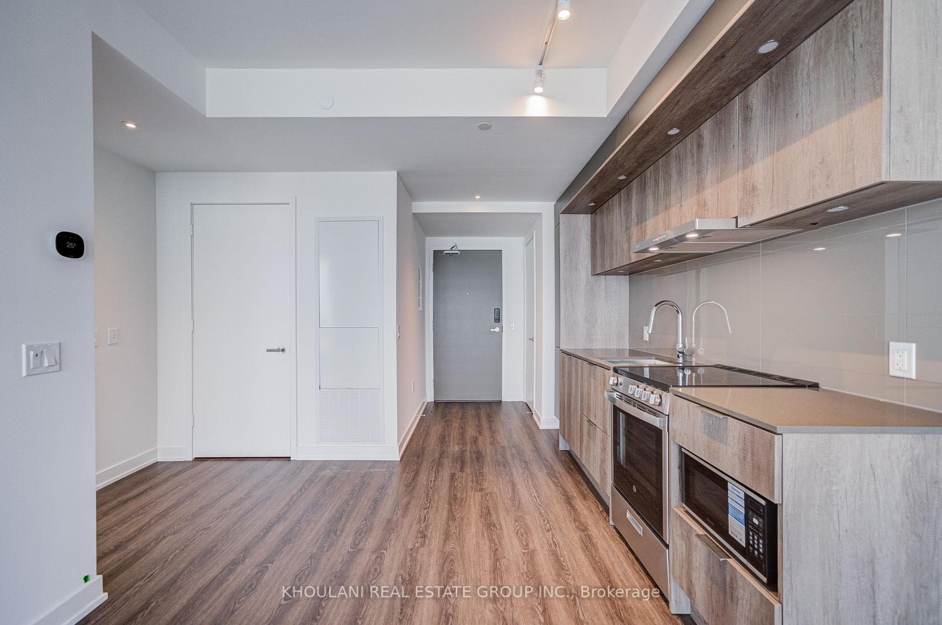 448 Burnhamthorpe Road Unit 4906 photo 4