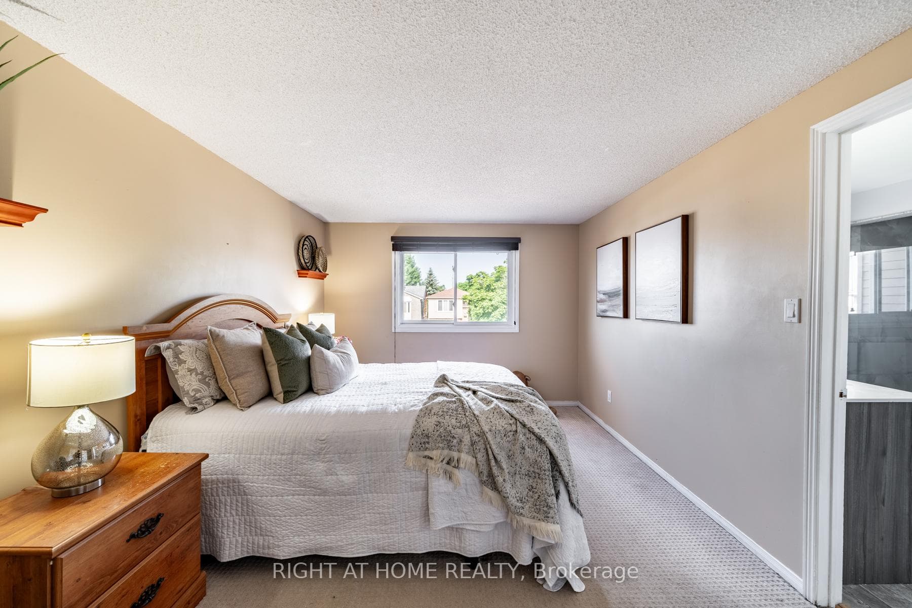 887 Attersley Drive photo 22
