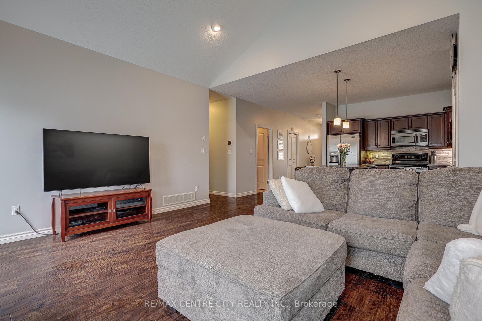 52 Circlewood Drive photo 9
