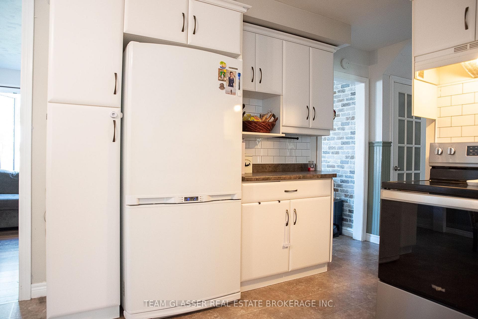 28 PARKVIEW Heights photo 8