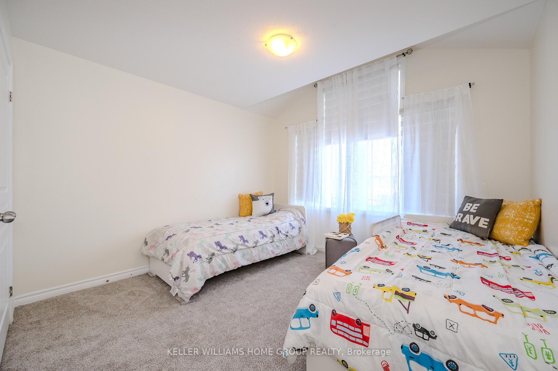 207 Couling Crescent photo 17