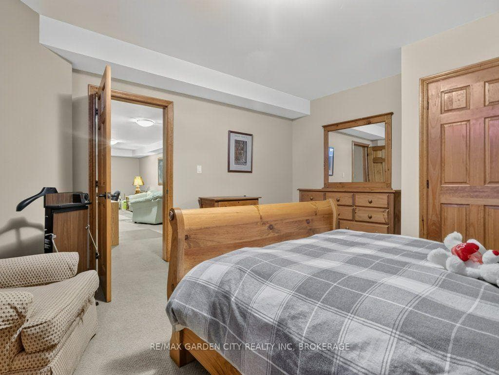3297 Tallman Drive photo 37