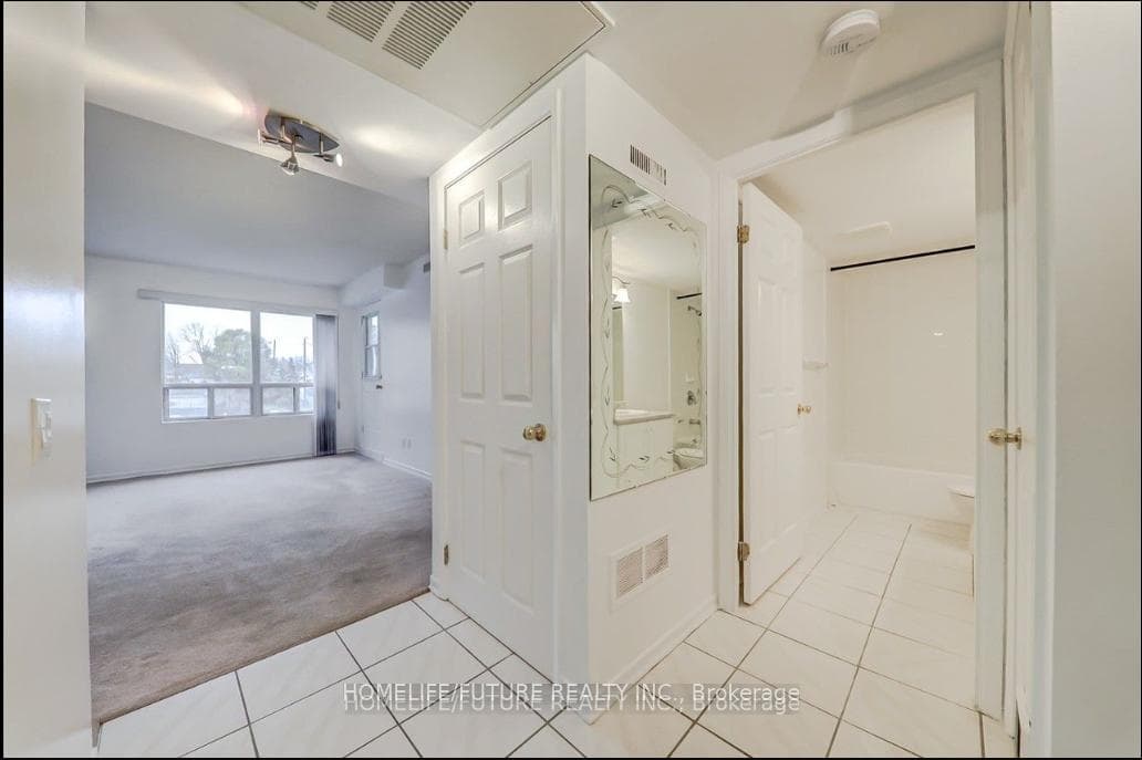 160 Wellington Street Unit 314 photo 11