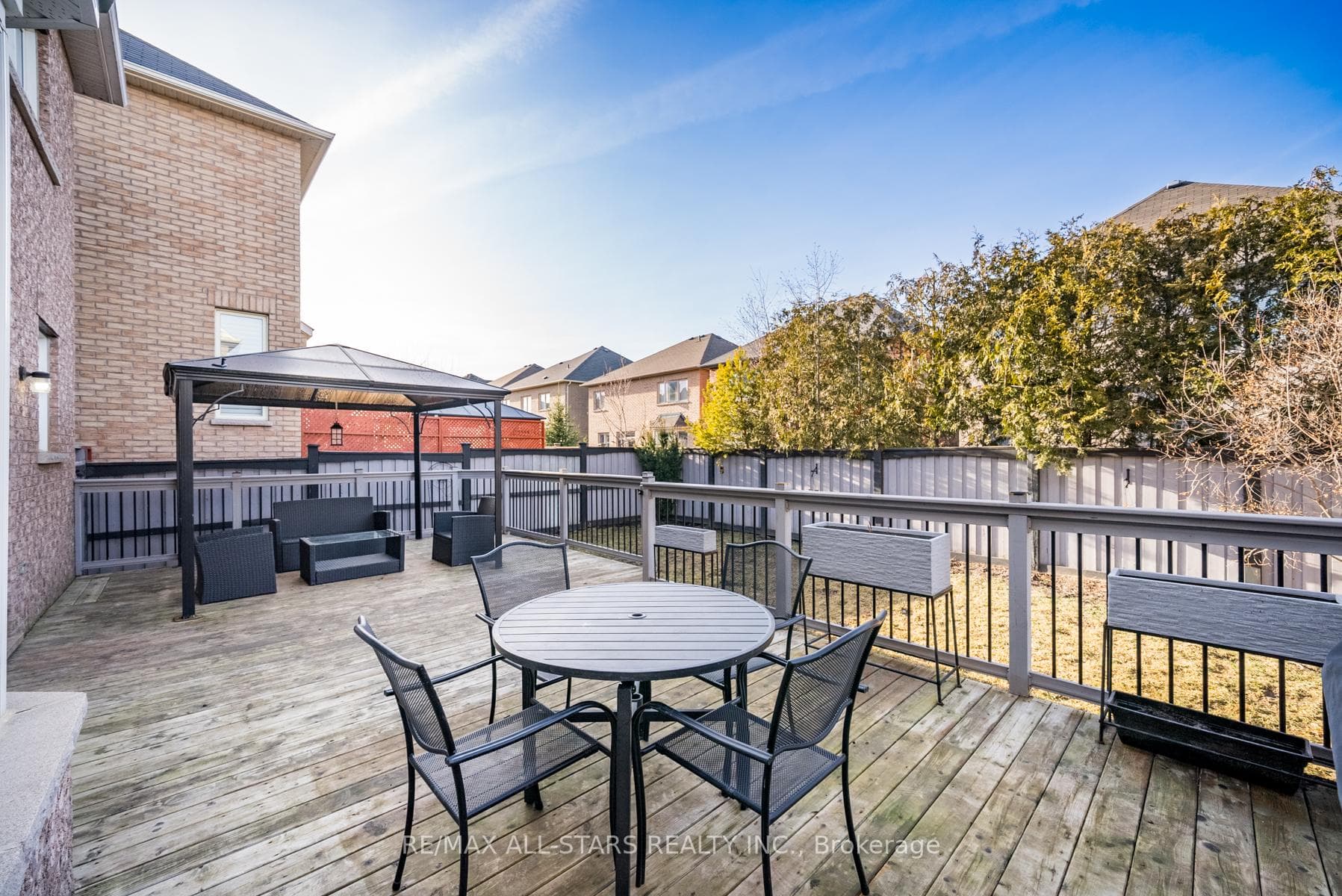 53 Maplebank Crescent photo 35