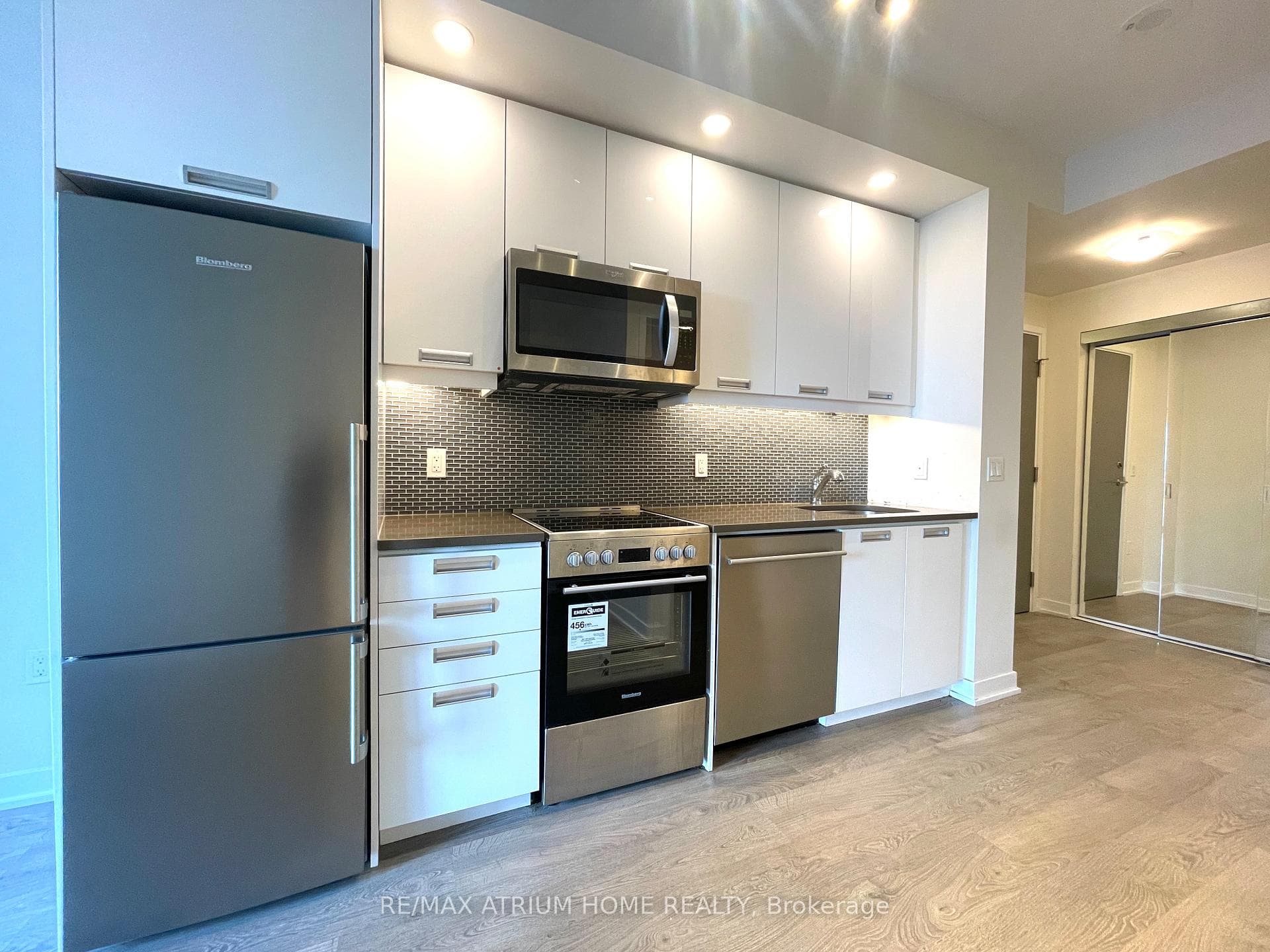 99 JOHN S N/A Unit 2506 photo 7
