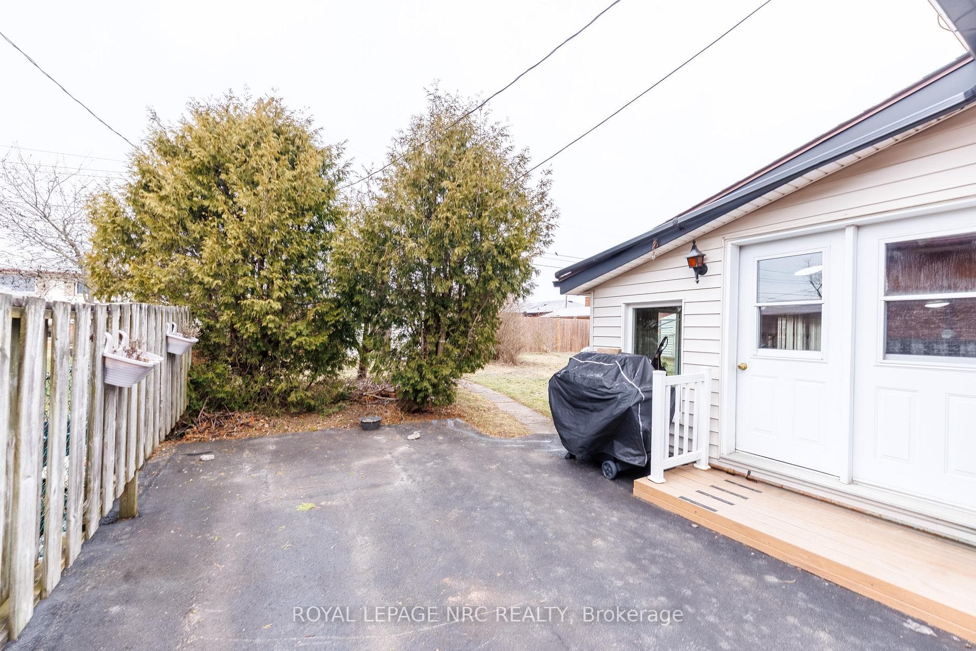 33 Strathmore Crescent photo 4