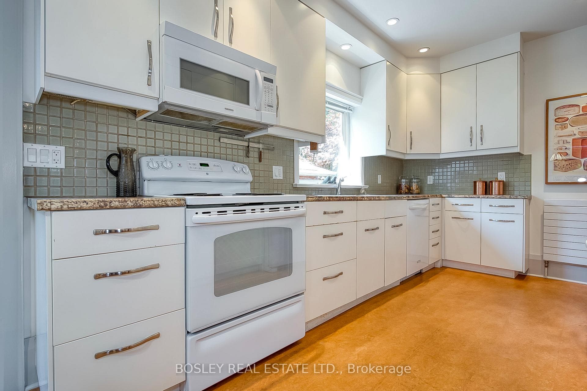 76 Evans Avenue photo 13