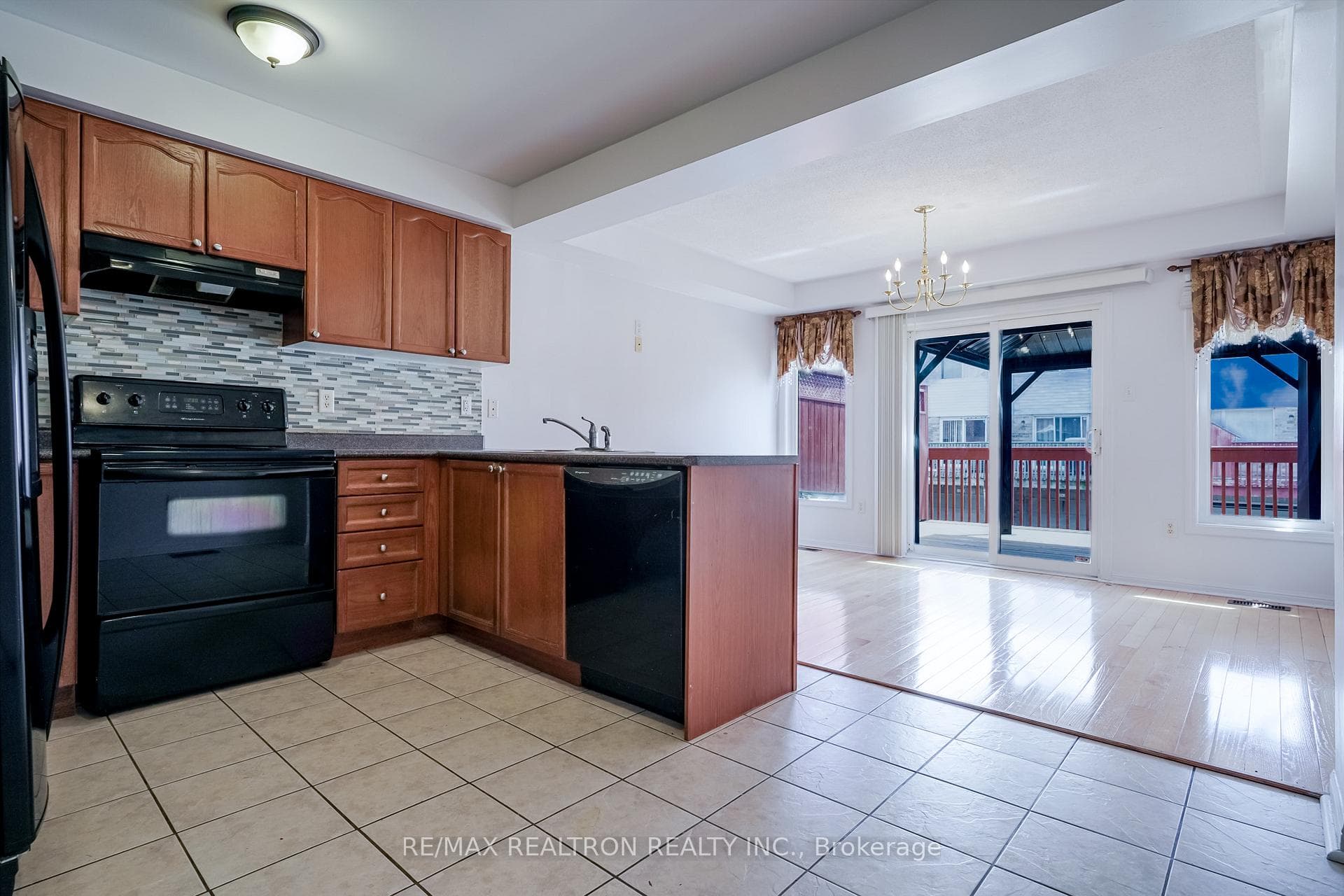 19 Coyote Crescent photo 11