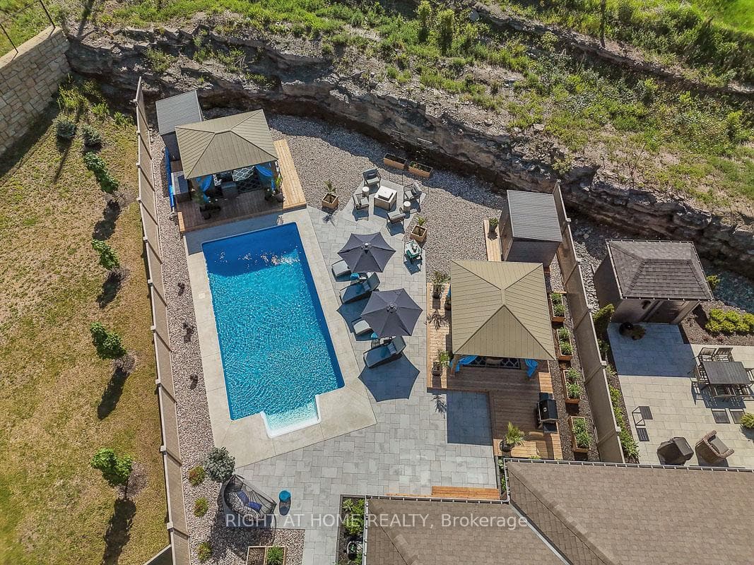 780 Keinouche Place photo 3