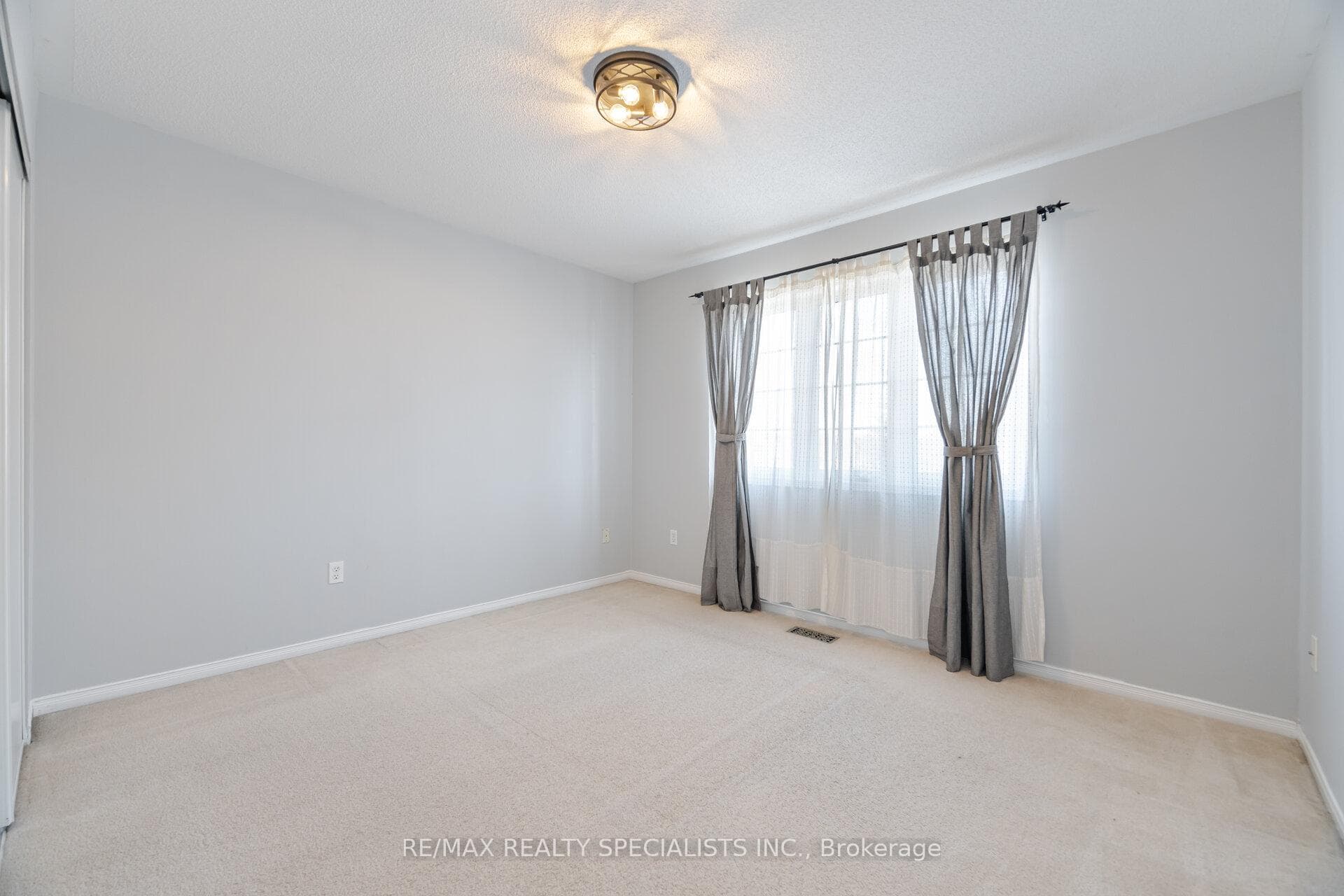 6072 Windfleet Crescent photo 19