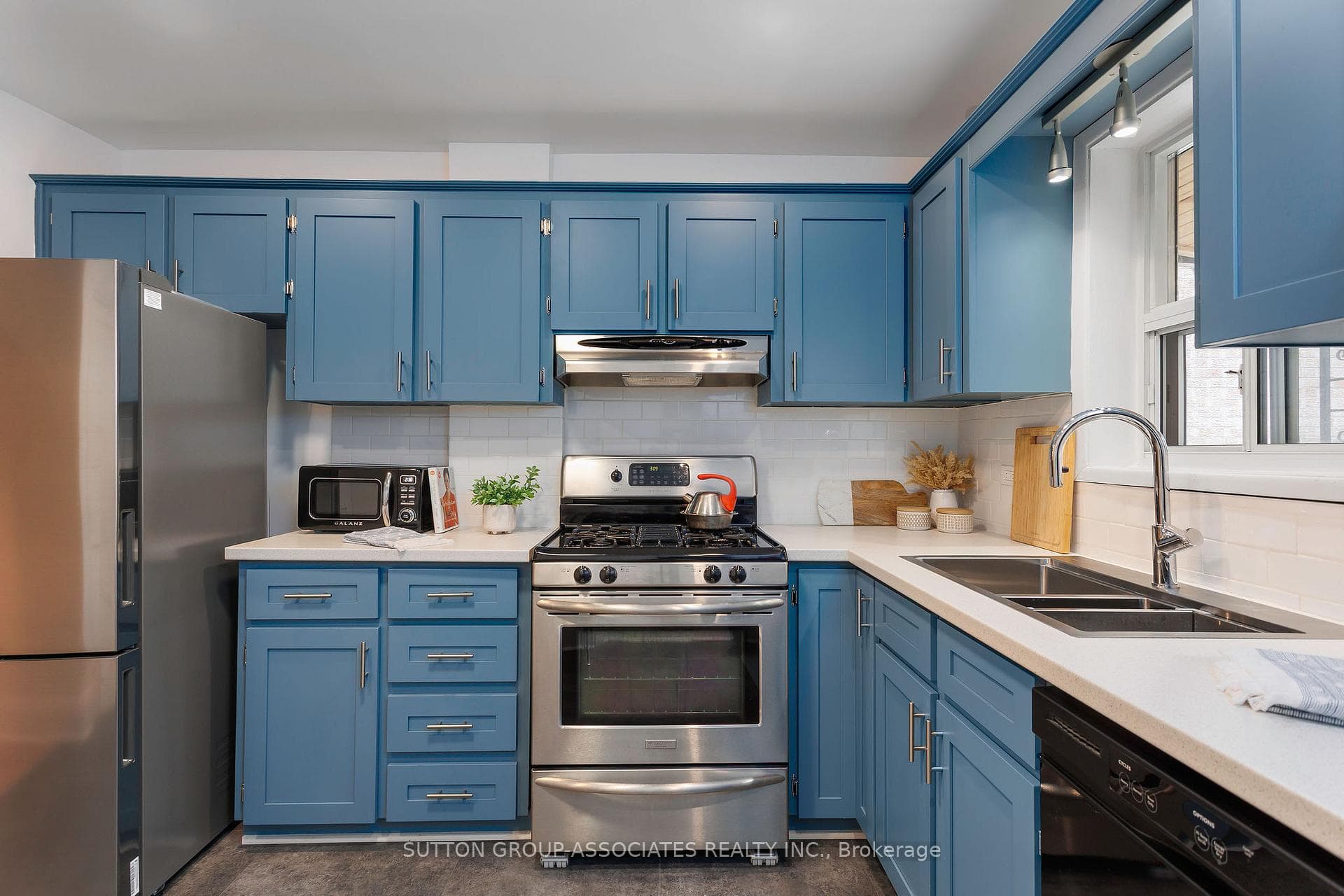 131 Booth Avenue photo 15