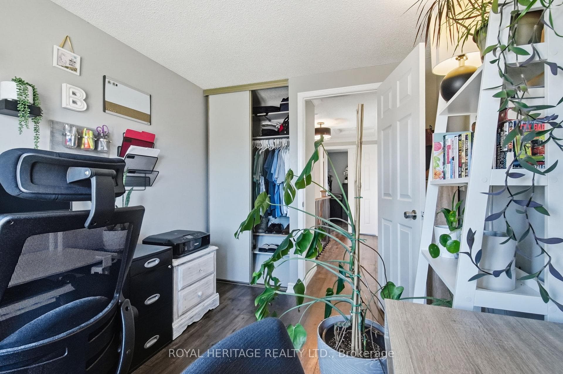 1538 Connery Crescent photo 17