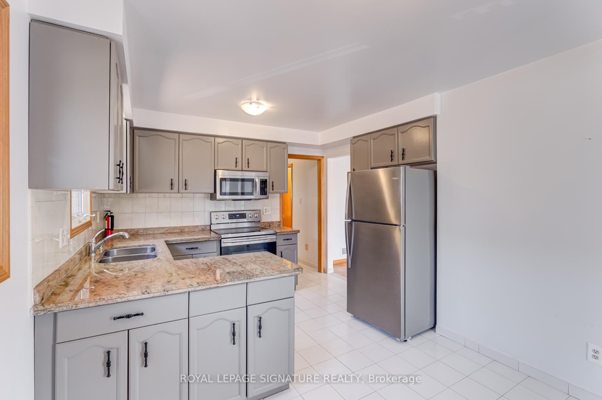93 Sandown Avenue Unit Upper photo 2