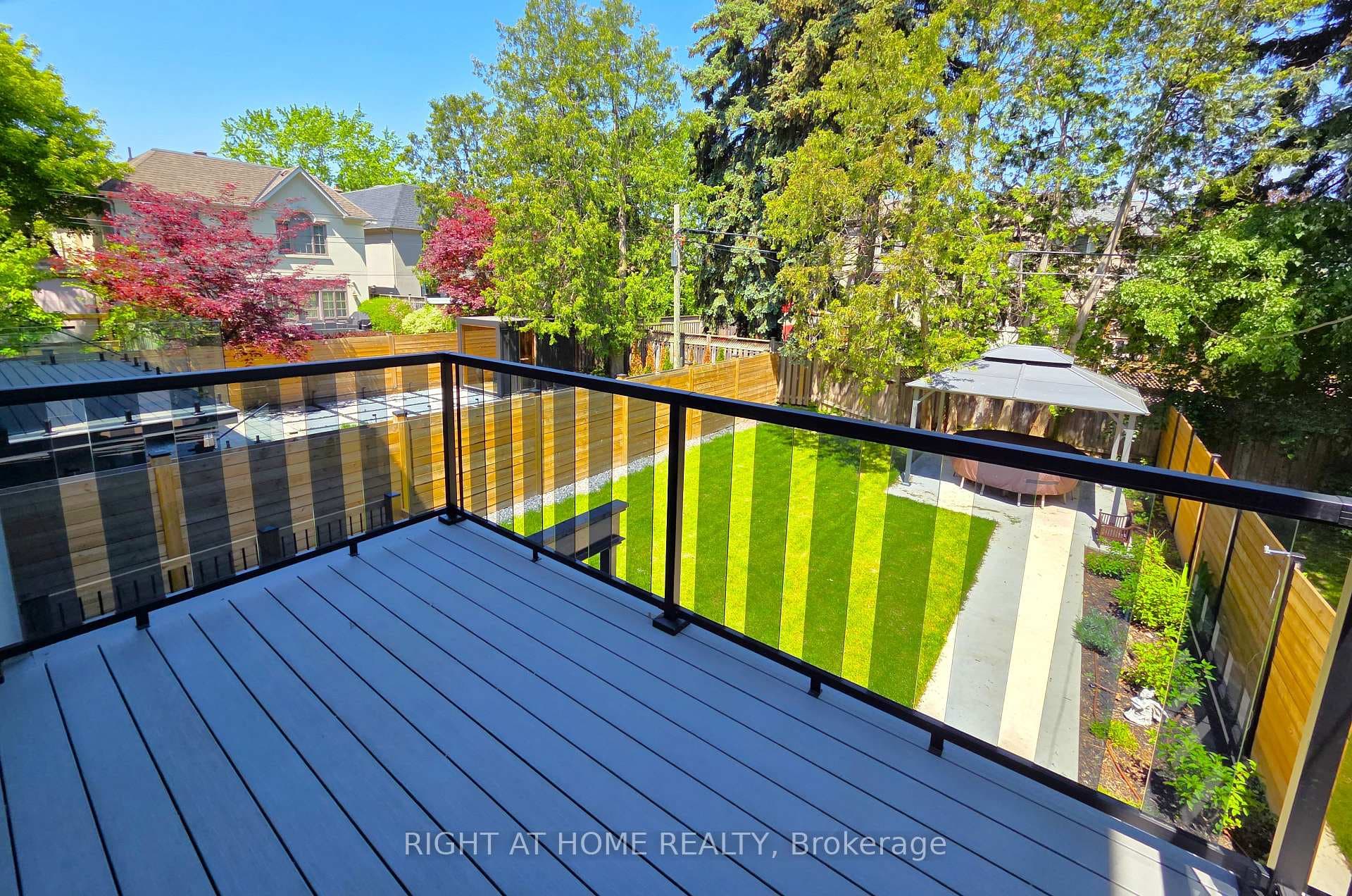 586 Broadway Avenue photo 7