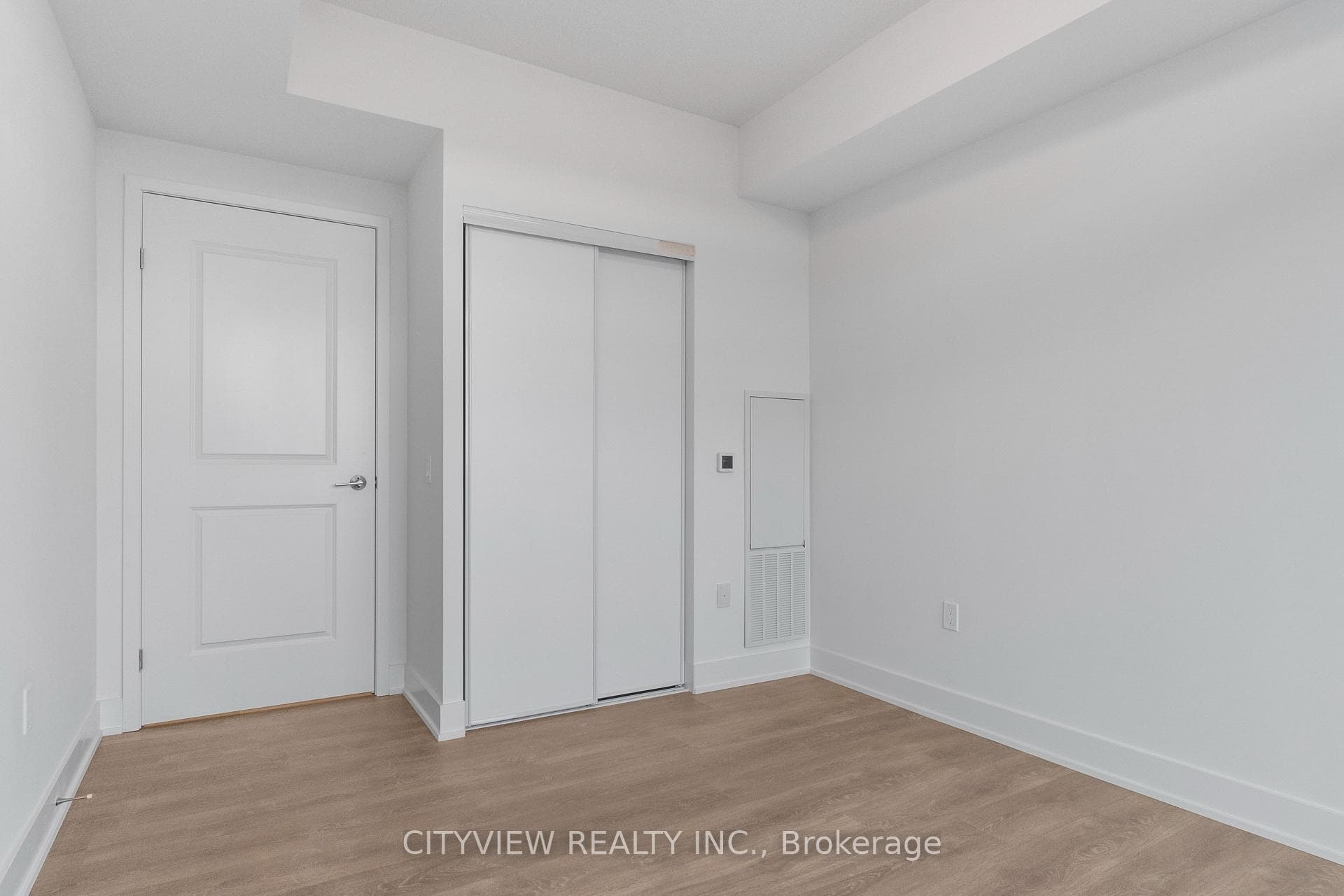 204 Burnhamthorpe Road Unit 1807 photo 24