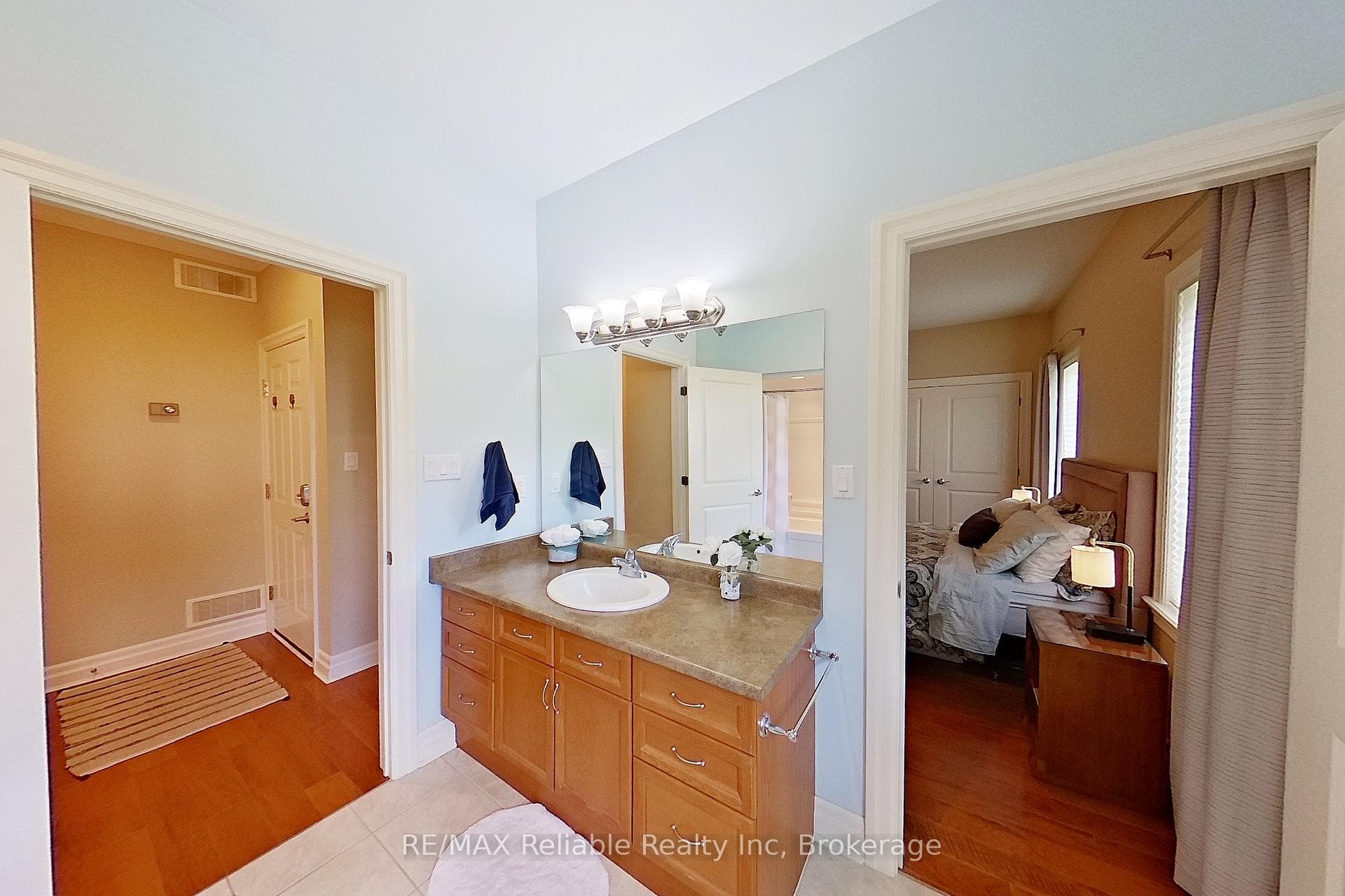 4 piece cheater ensuite bathroom