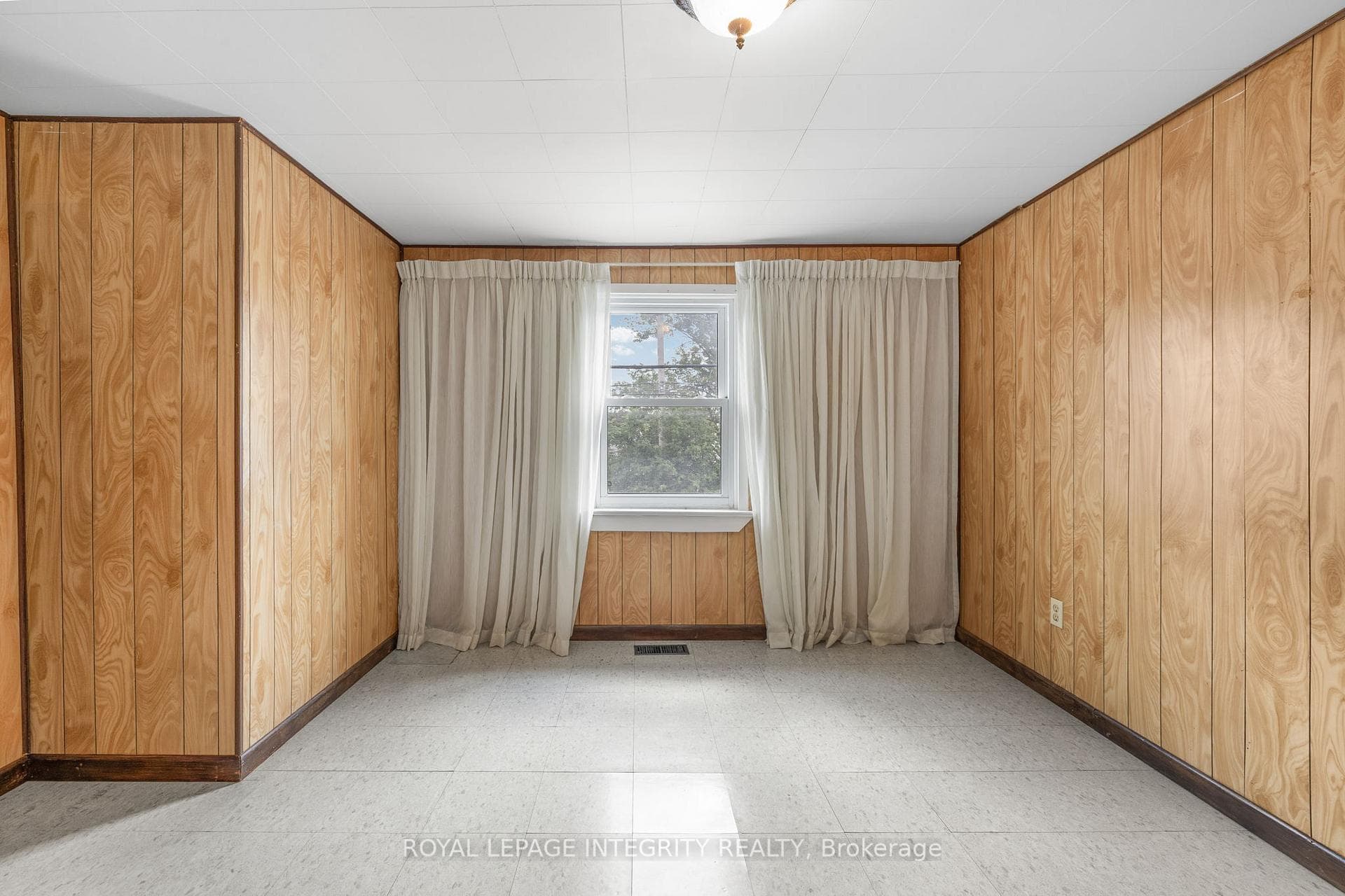 1081 Kenaston Street photo 42