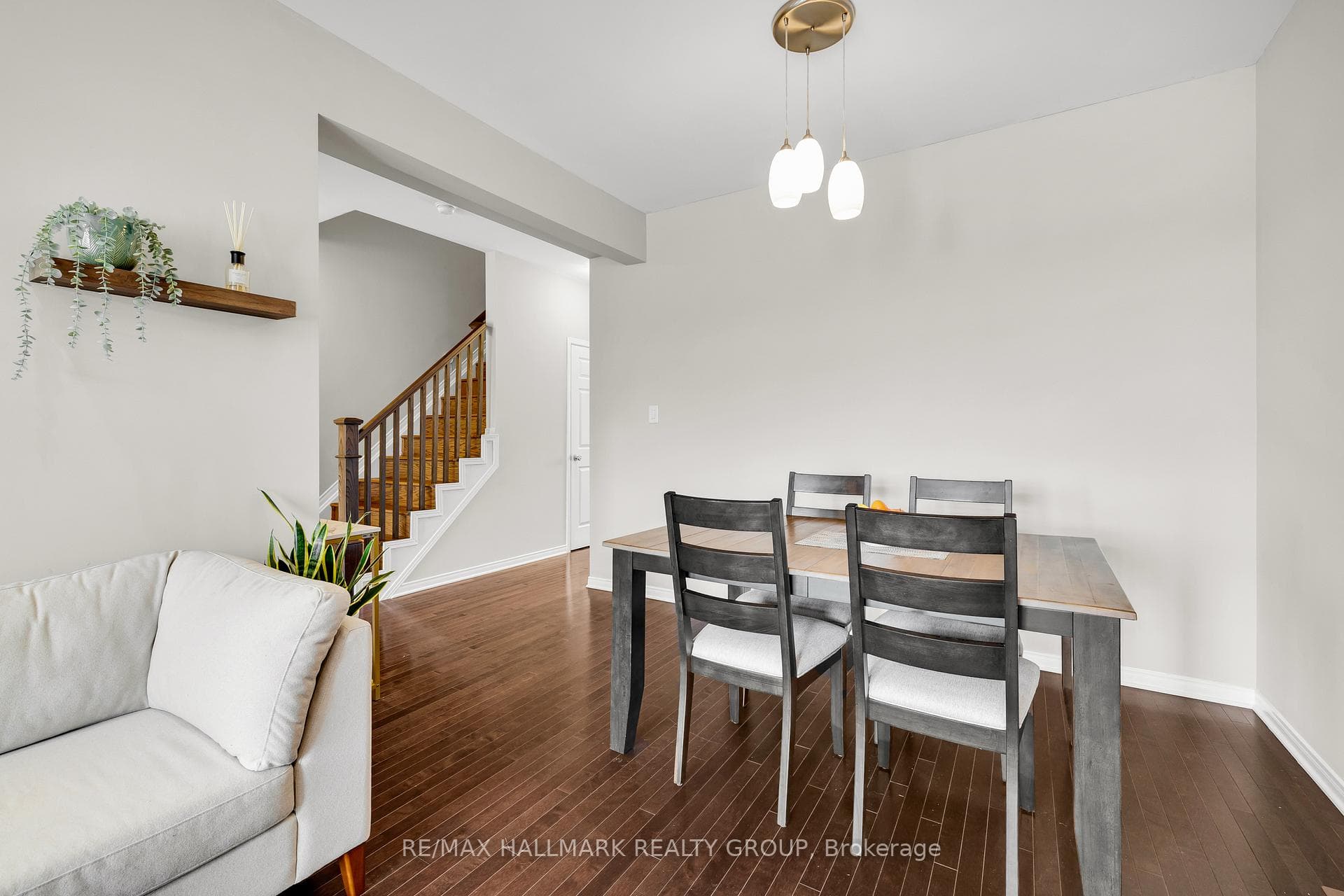 132 Laramie Crescent photo 5