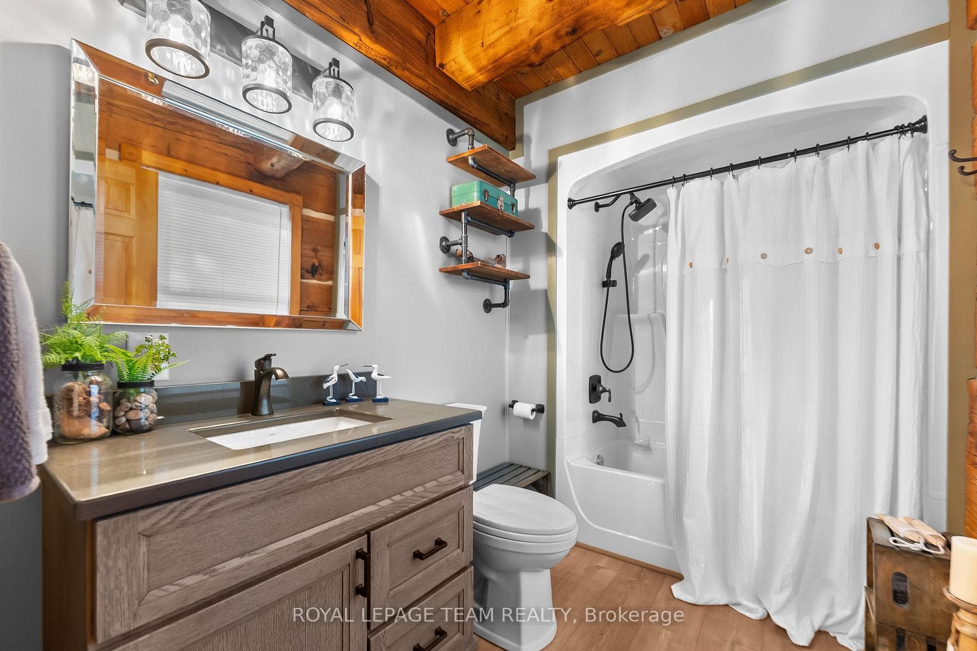58 Hendry Lane photo 14
