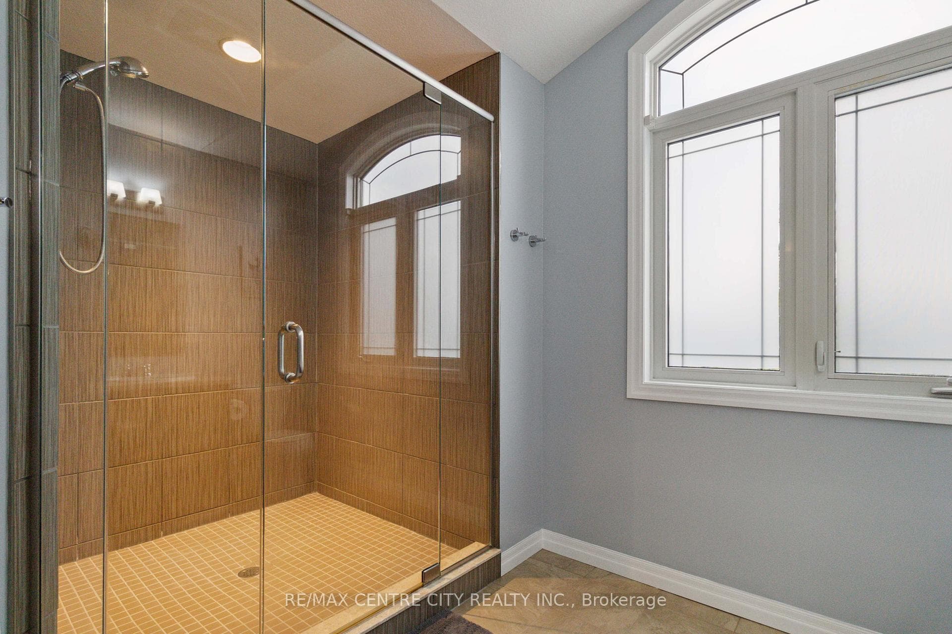 704 Normandy Drive photo 34